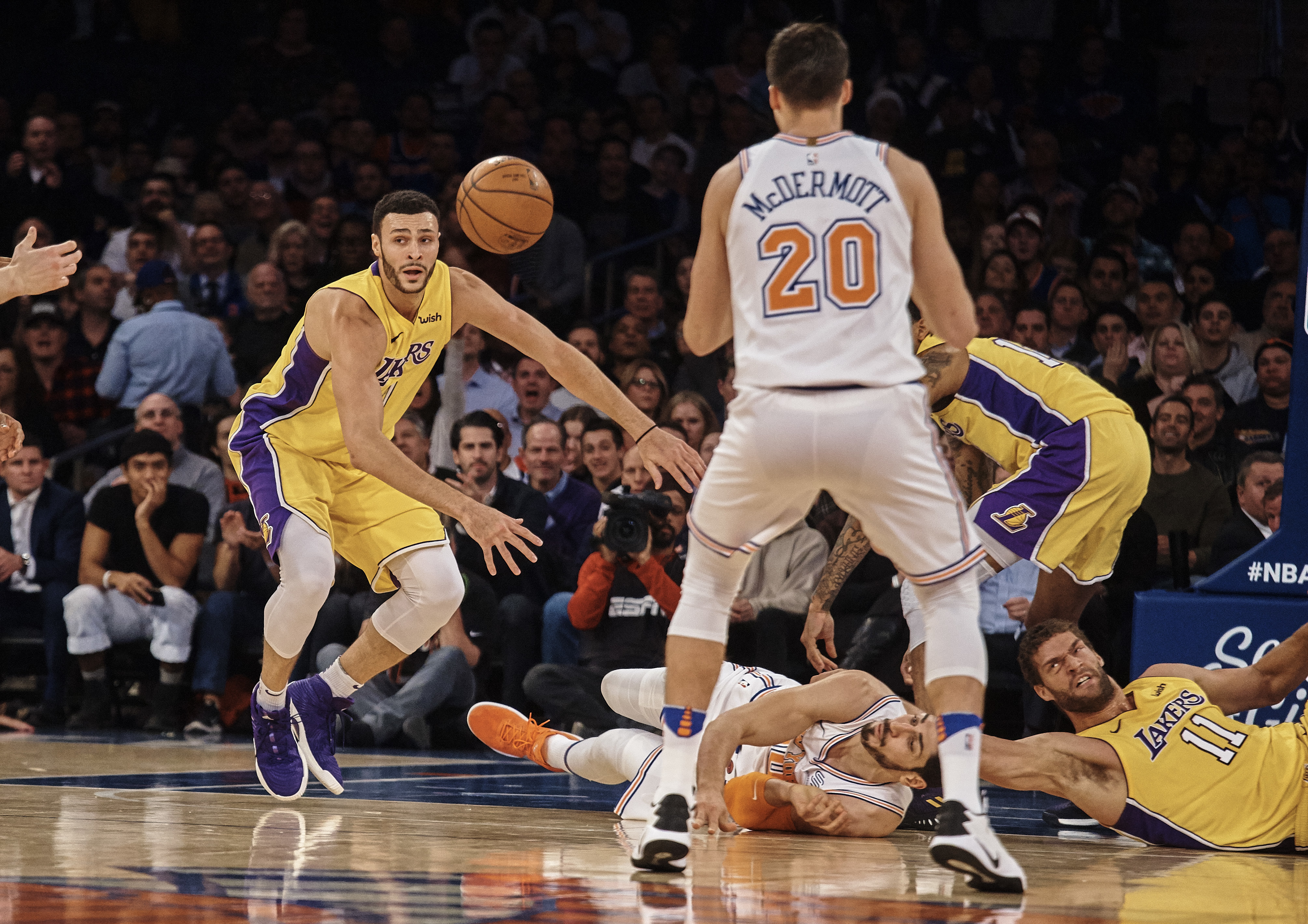 Porzingis, Beasley help Knicks edge Lakers 113-109 in OT