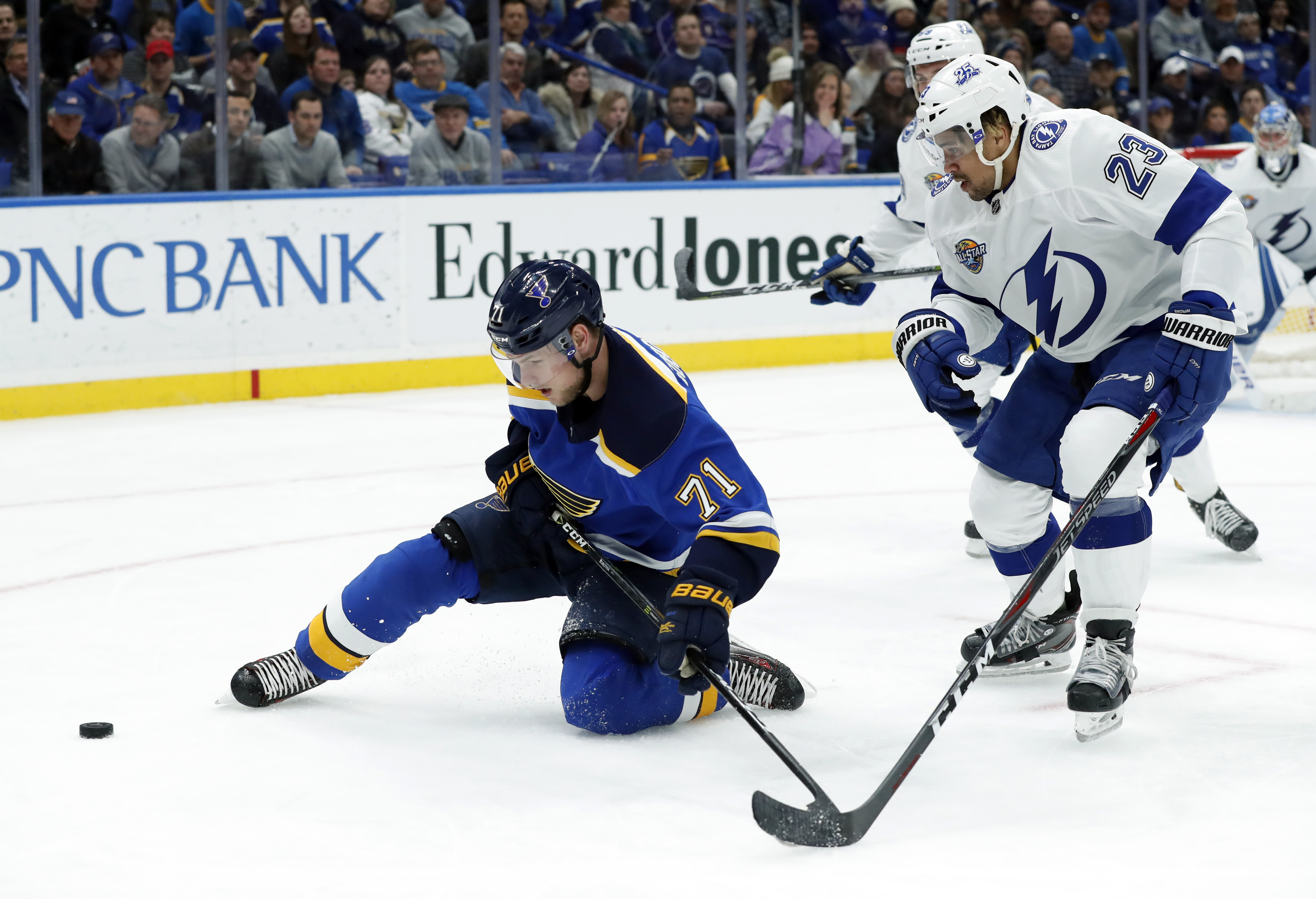 Vasilevskiy, Lightning beat Blues 3-0