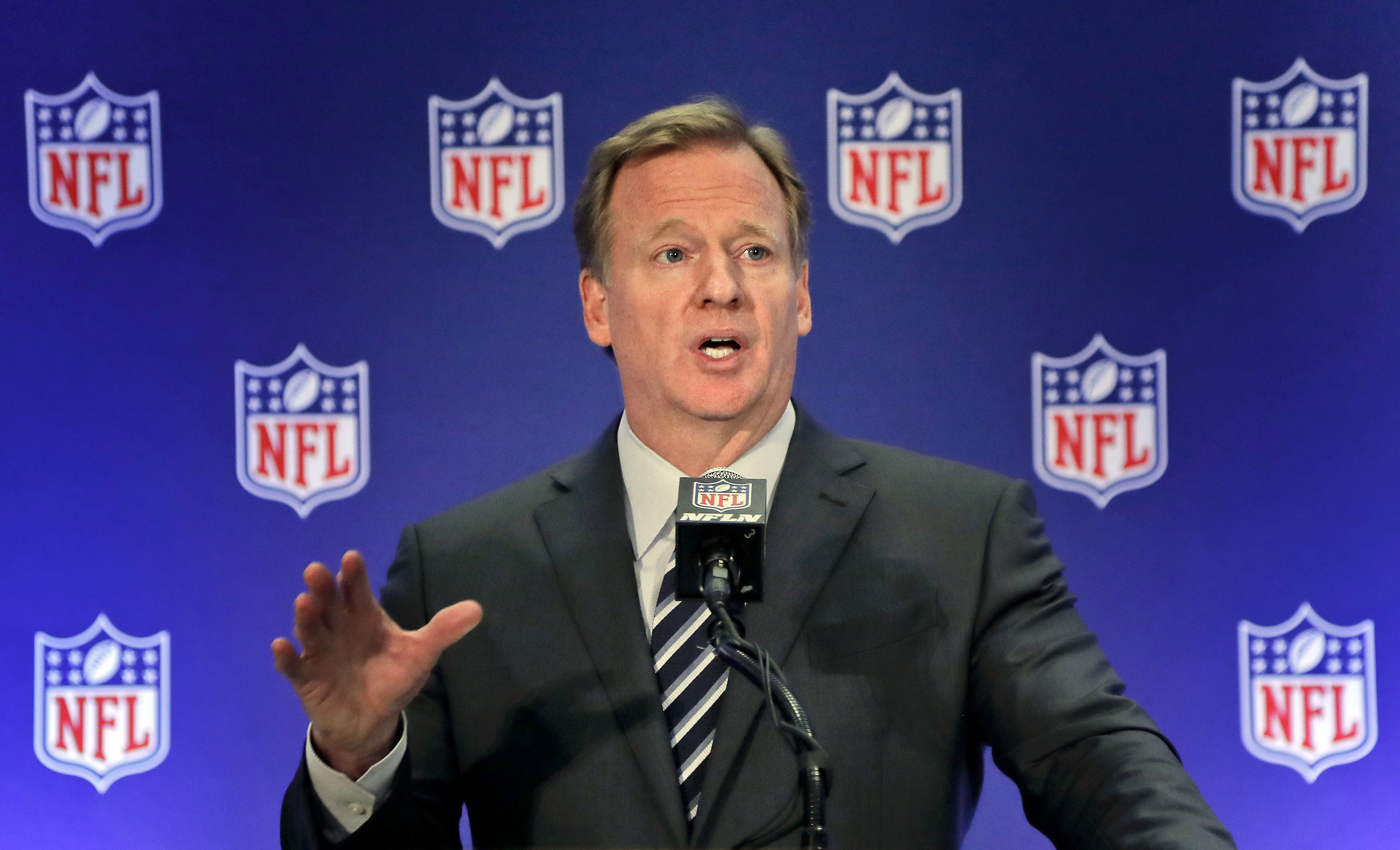Goodell, Jerry Jones moving on with new contract in place