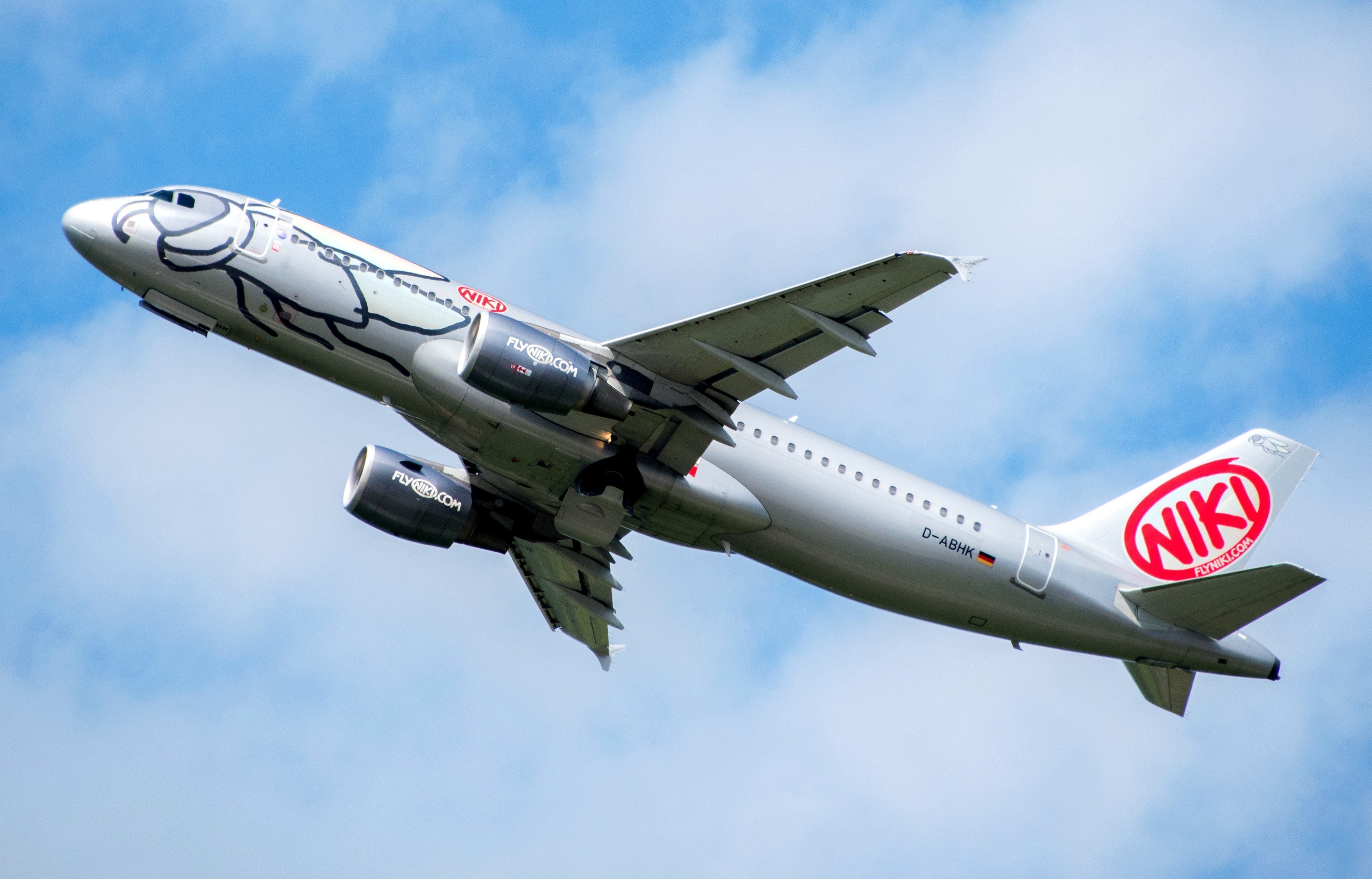 Thousands of passengers affected by Niki airline's grounding