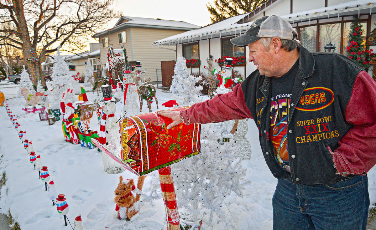 Vandals destroy decorations of former Griswold Christmas light contest winner