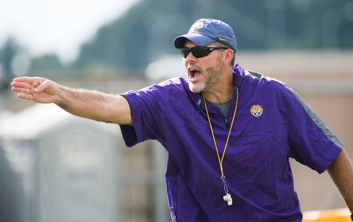 LSU offensive line coach Jeff Grimes coaches during a Tigers practice. (Photo: Chris Parent, LSU Athletics)