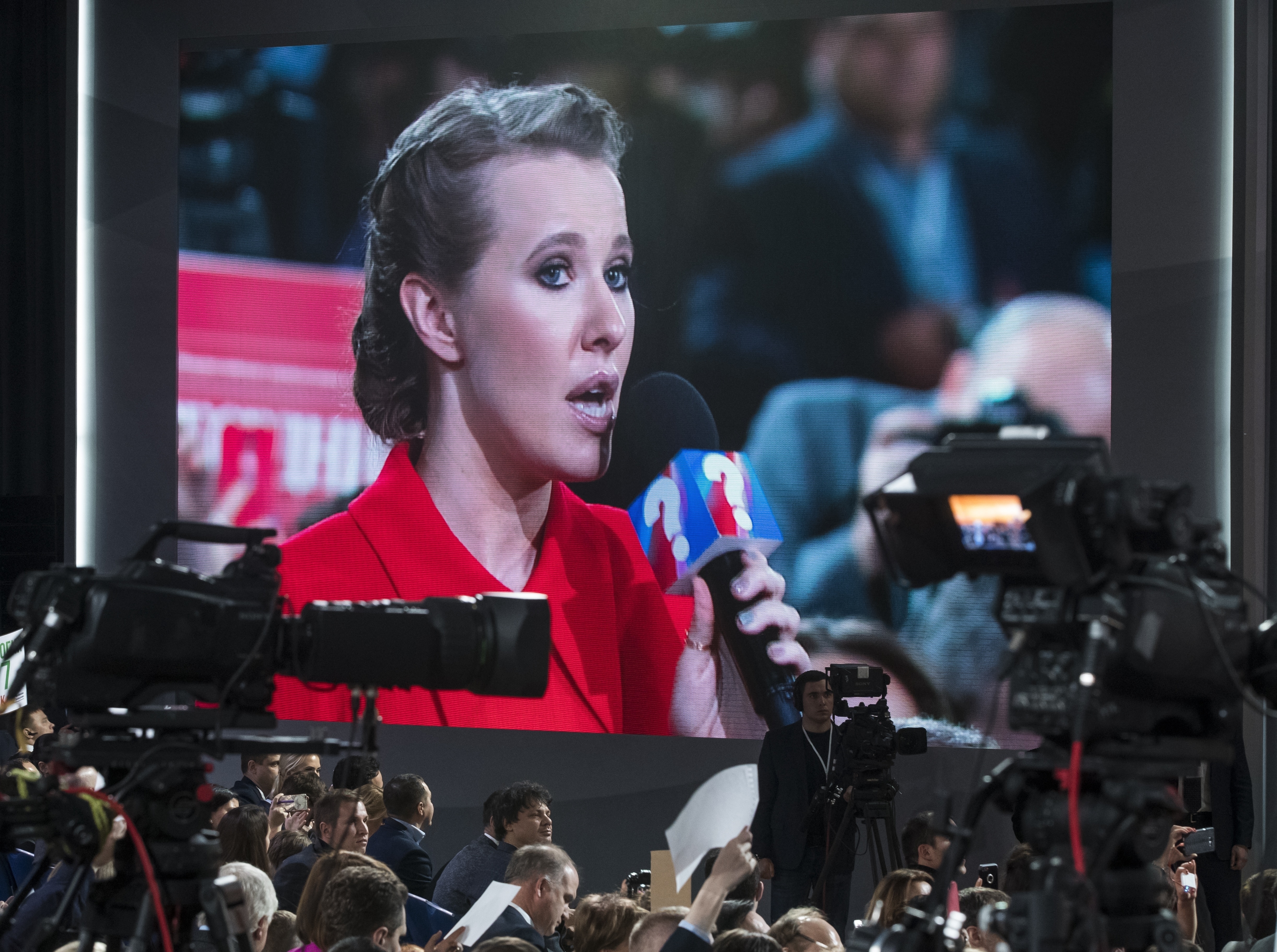 Putin looks for quick win, but voter apathy worries Kremlin