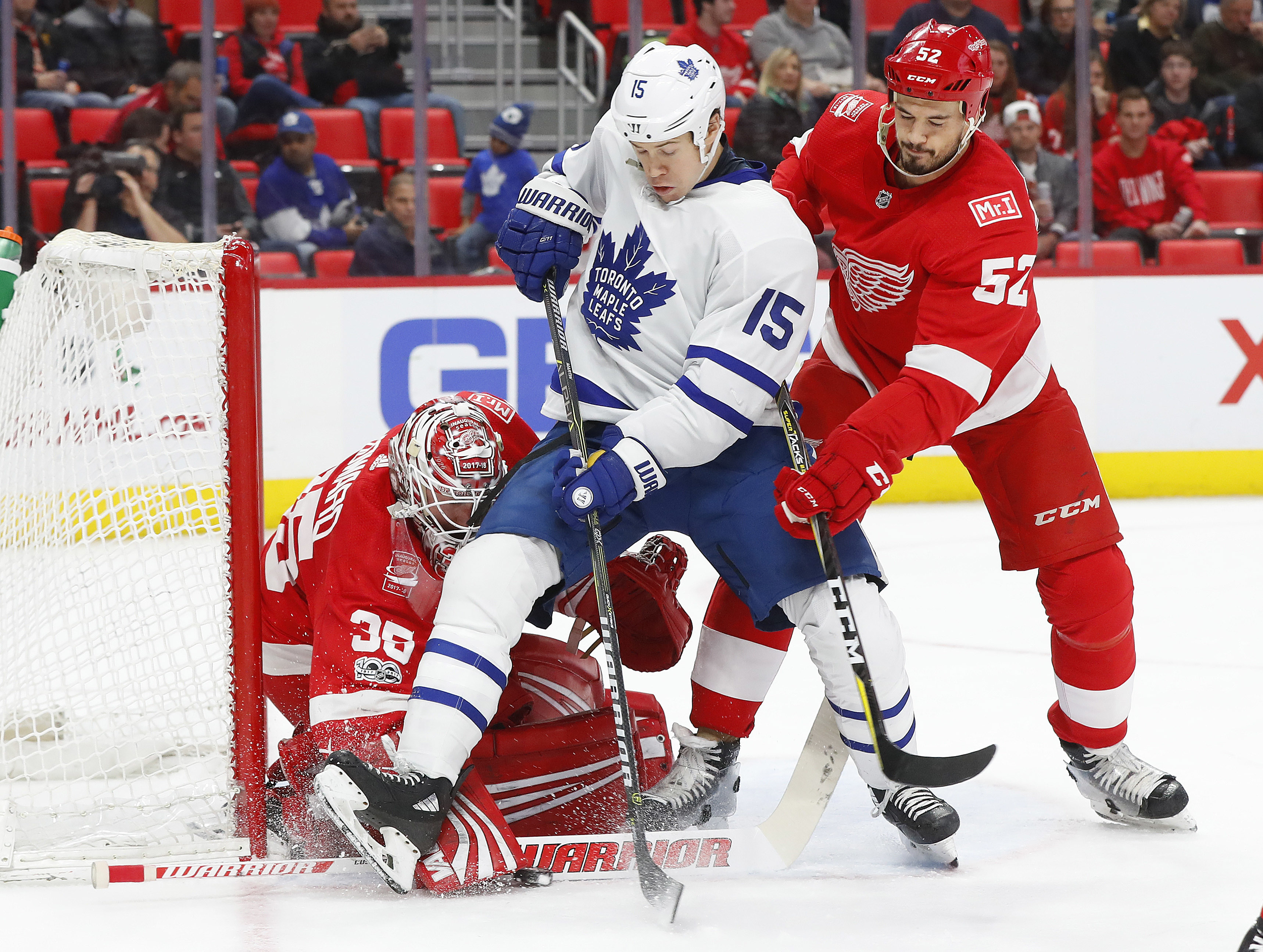 Red Wings beat Maple Leafs 3-1 for desperately needed win