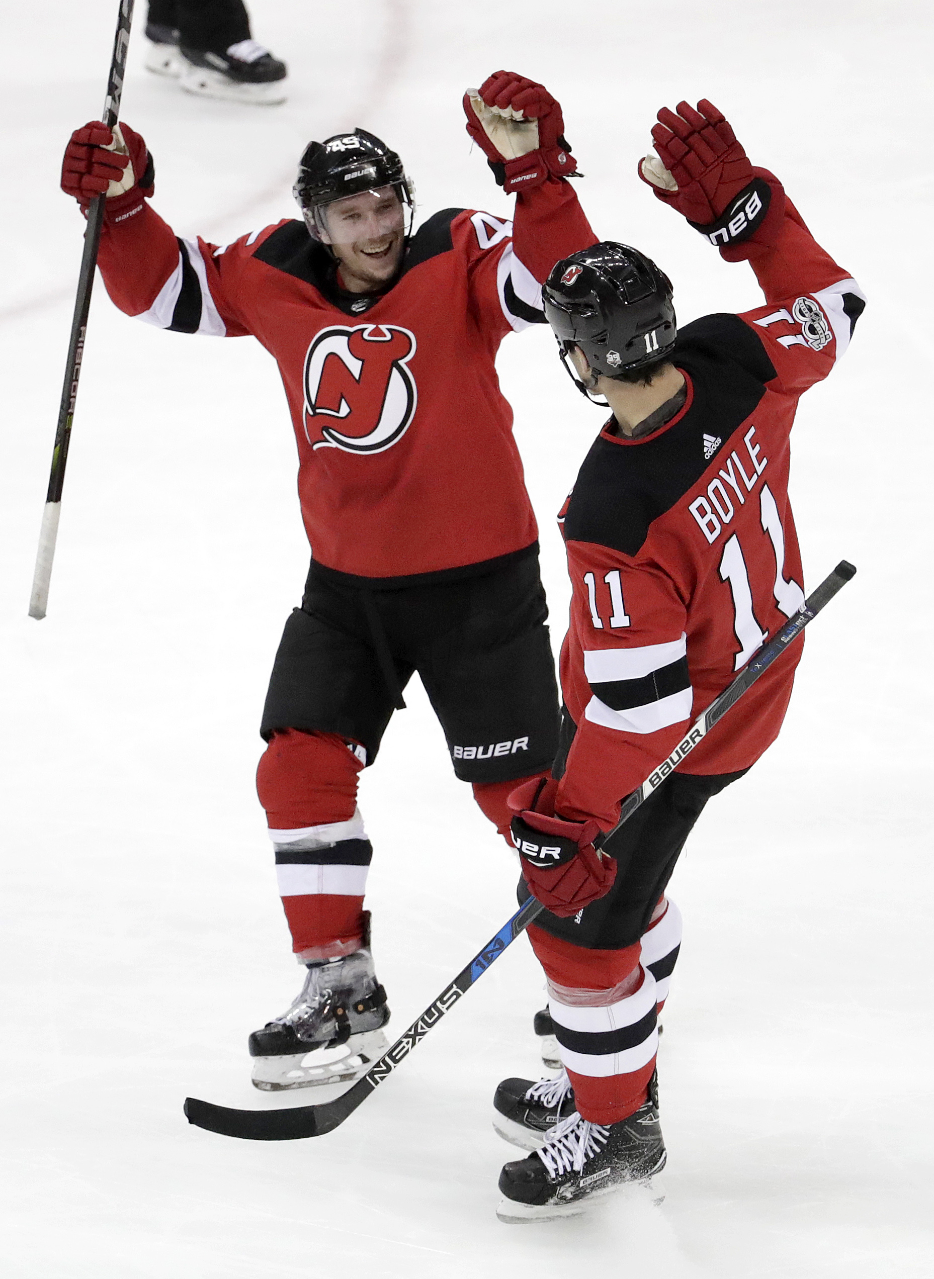 Brian Boyle scores twice to help Devils beat Stars 5-2.