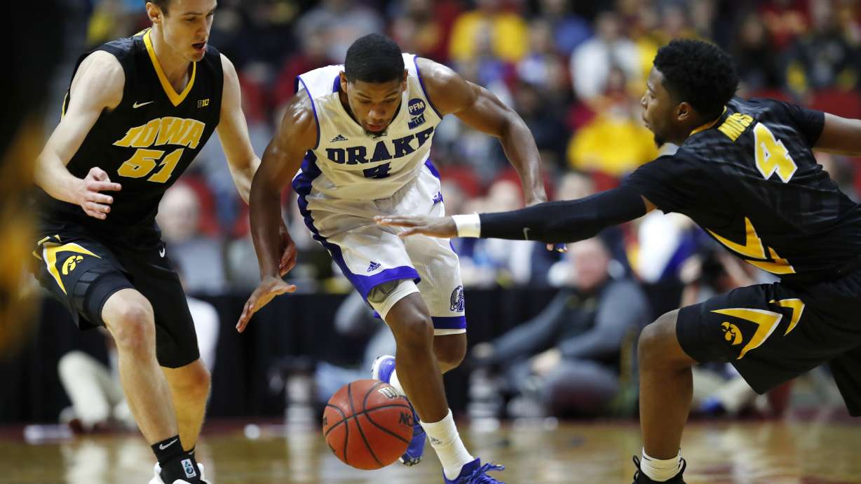 Cook, Hawkeyes cruise past Drake 90-64