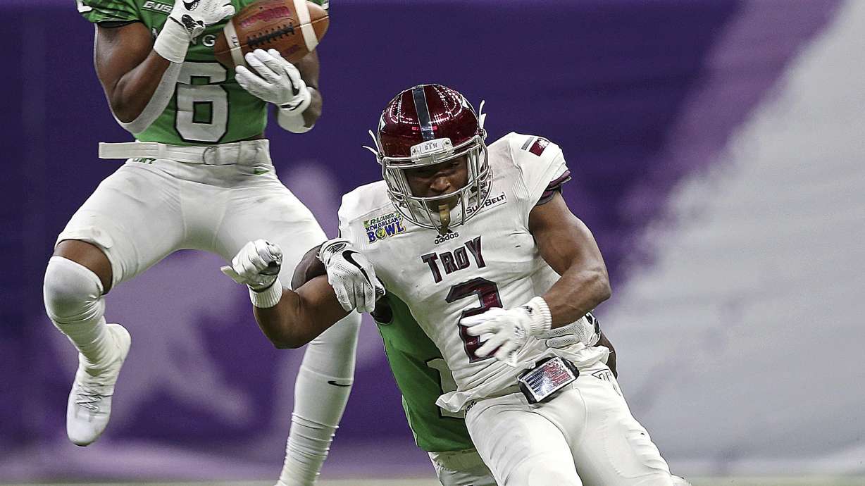 Silvers lifts Troy over UNT, 50-30, in New Orleans Bowl