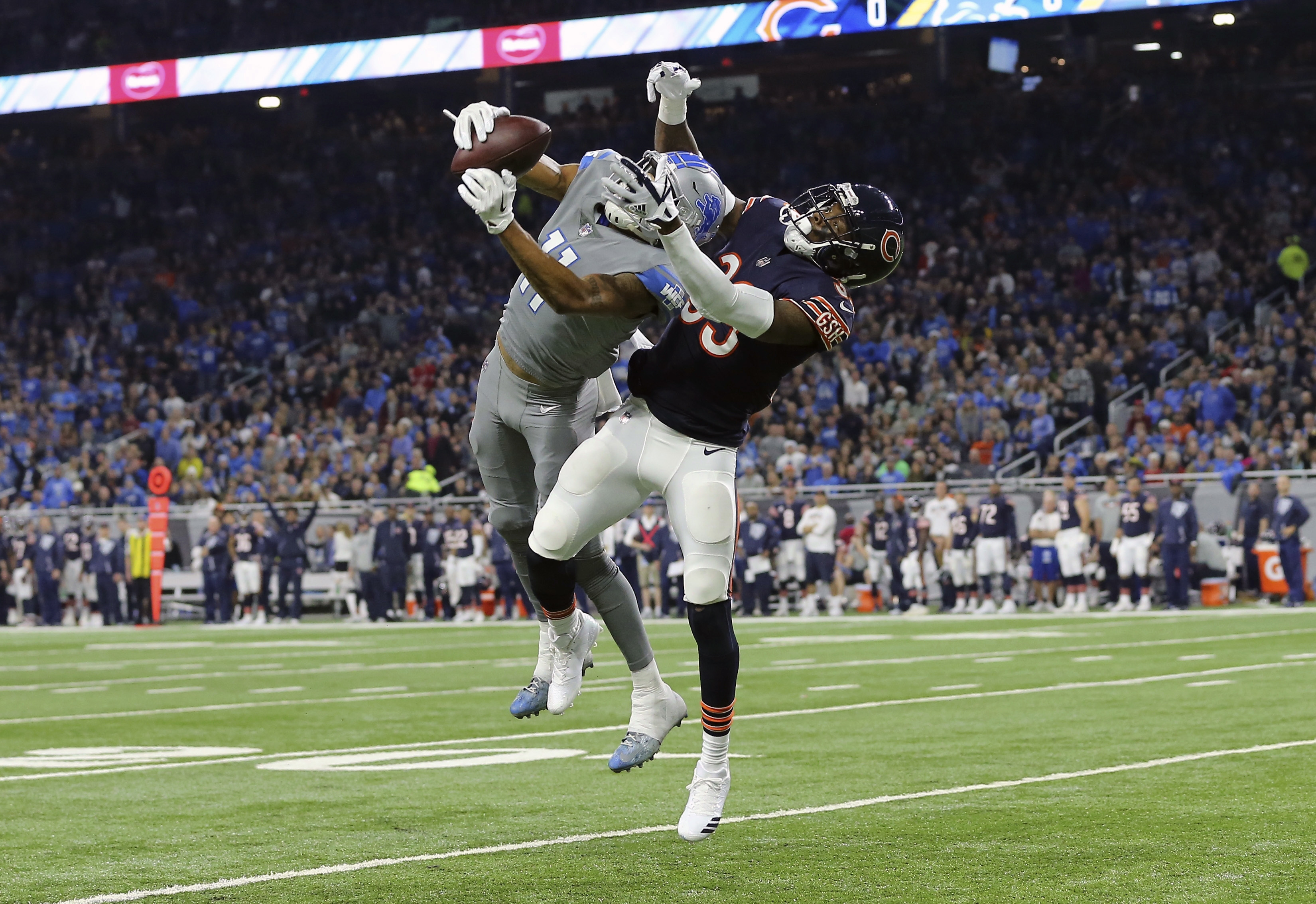 Stafford-led Lions beat Bears 20-10, stay in playoff picture