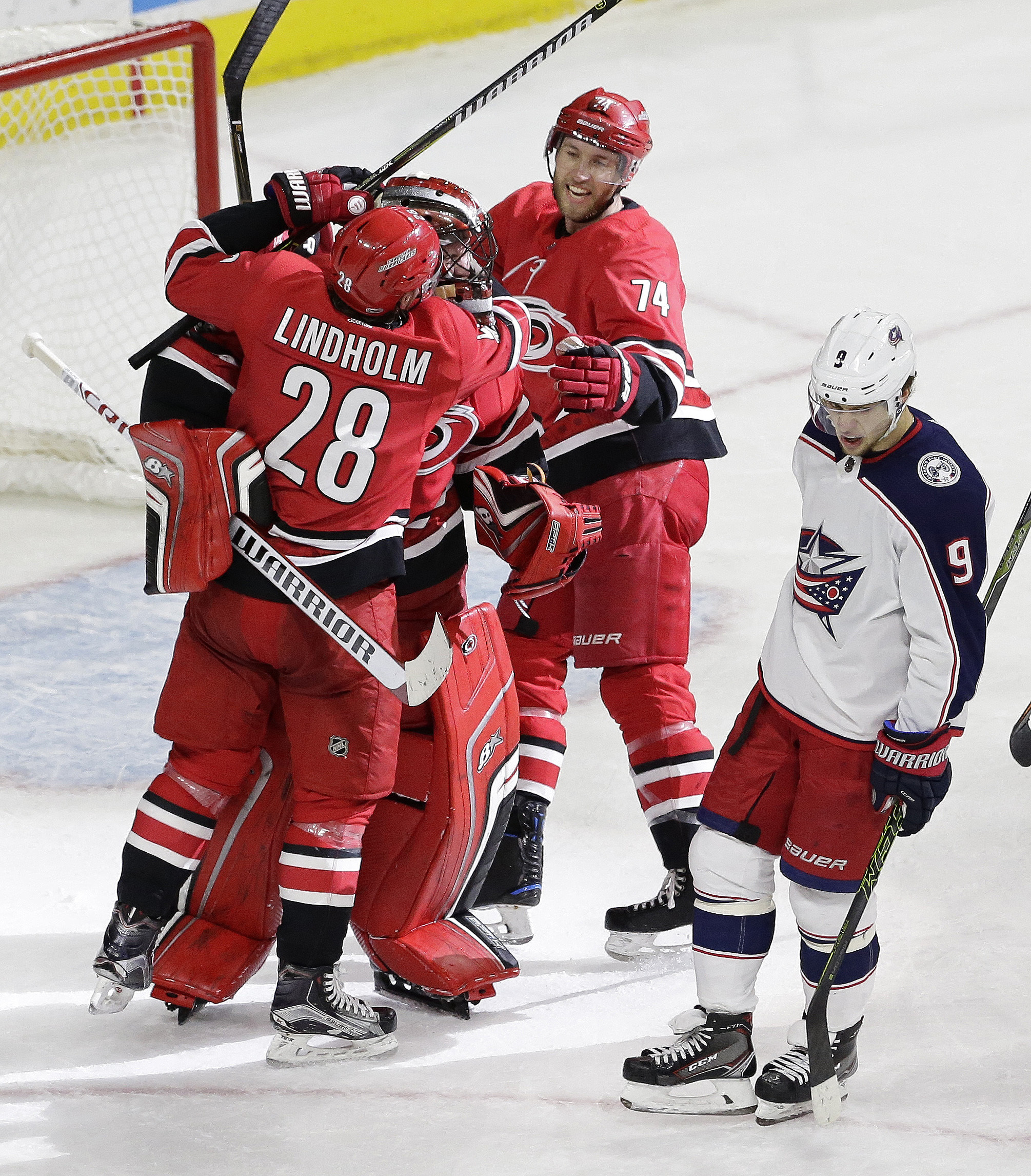 Hanifin, Darling help Hurricanes beat Blue Jackets 2-1