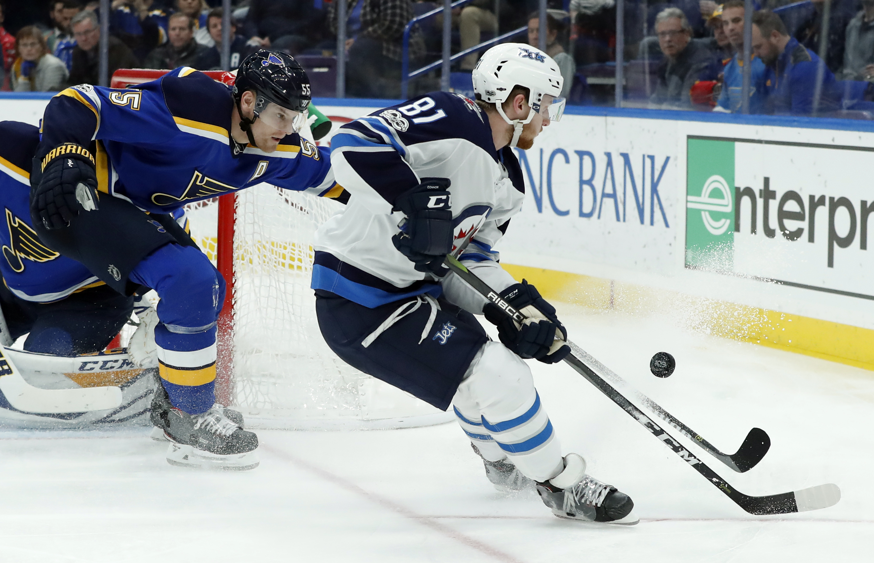 Hutton stops 48 shots for 9th shutout, Blues beat Jets 2-0
