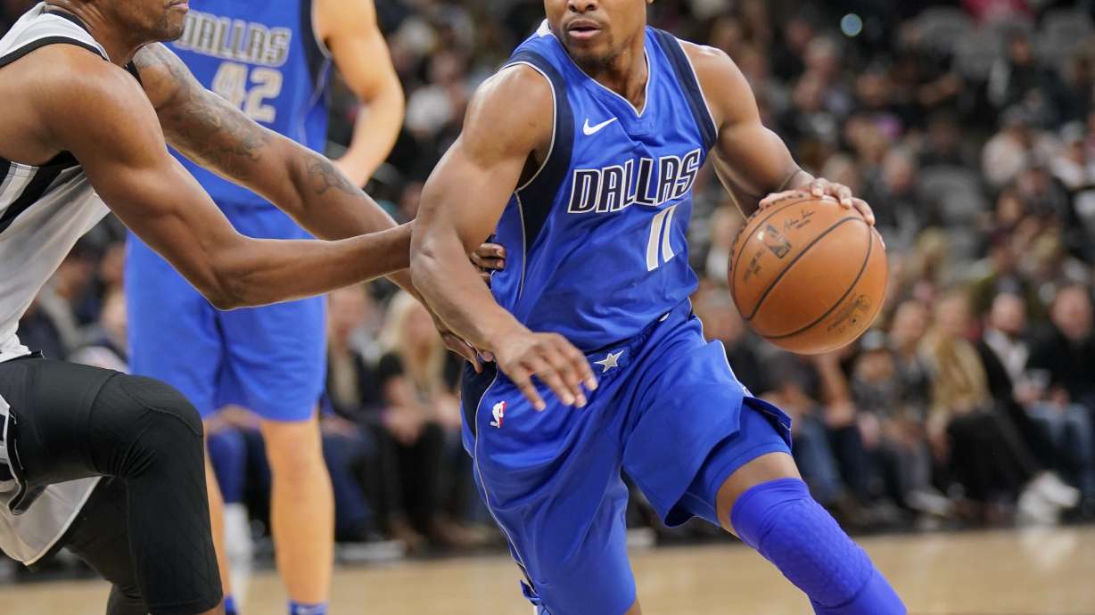 Spurs close on 13-0 run to rally past Mavericks, 98-96