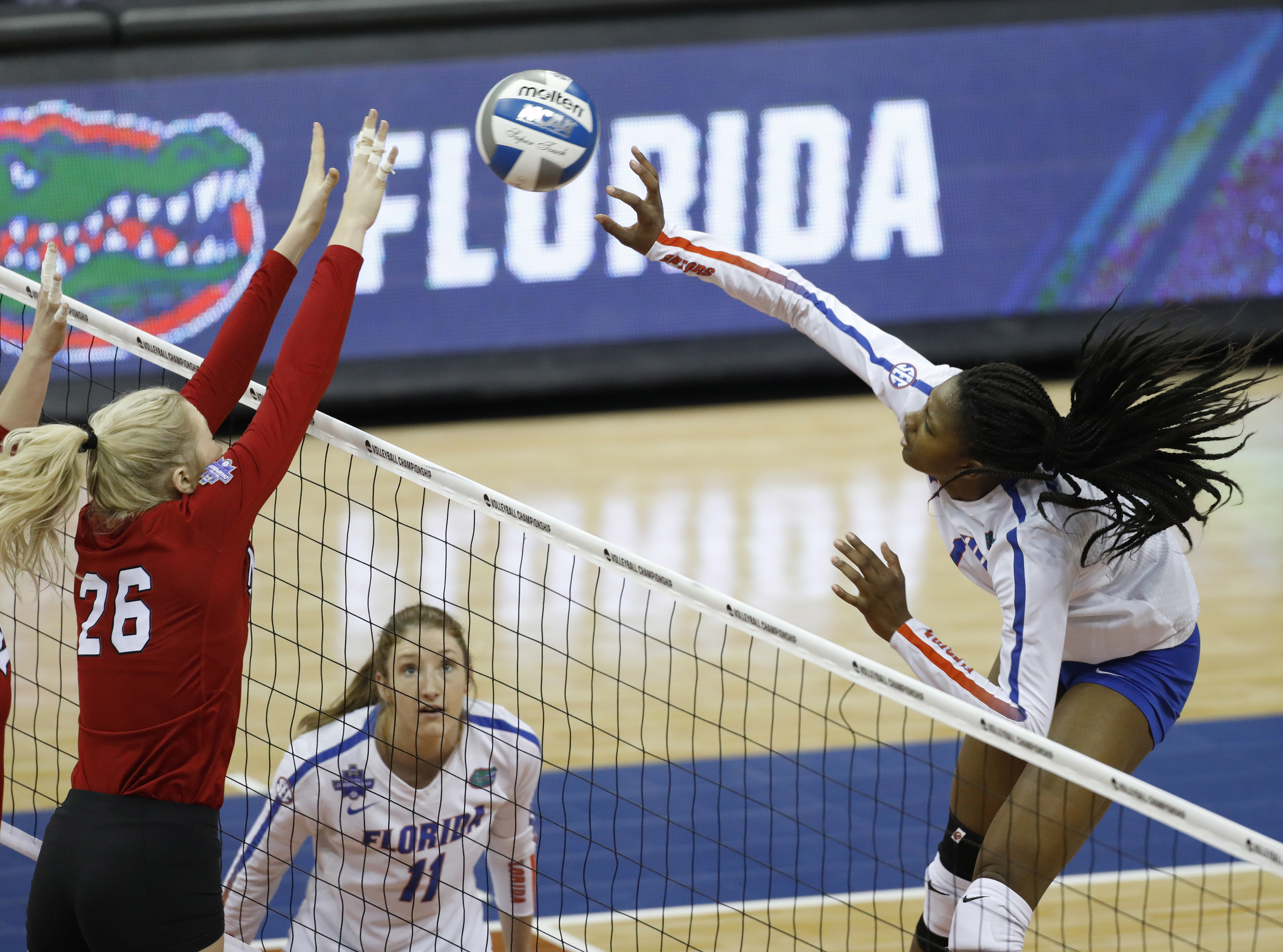 Foecke powers No. 5 Nebraska to fifth national championship
