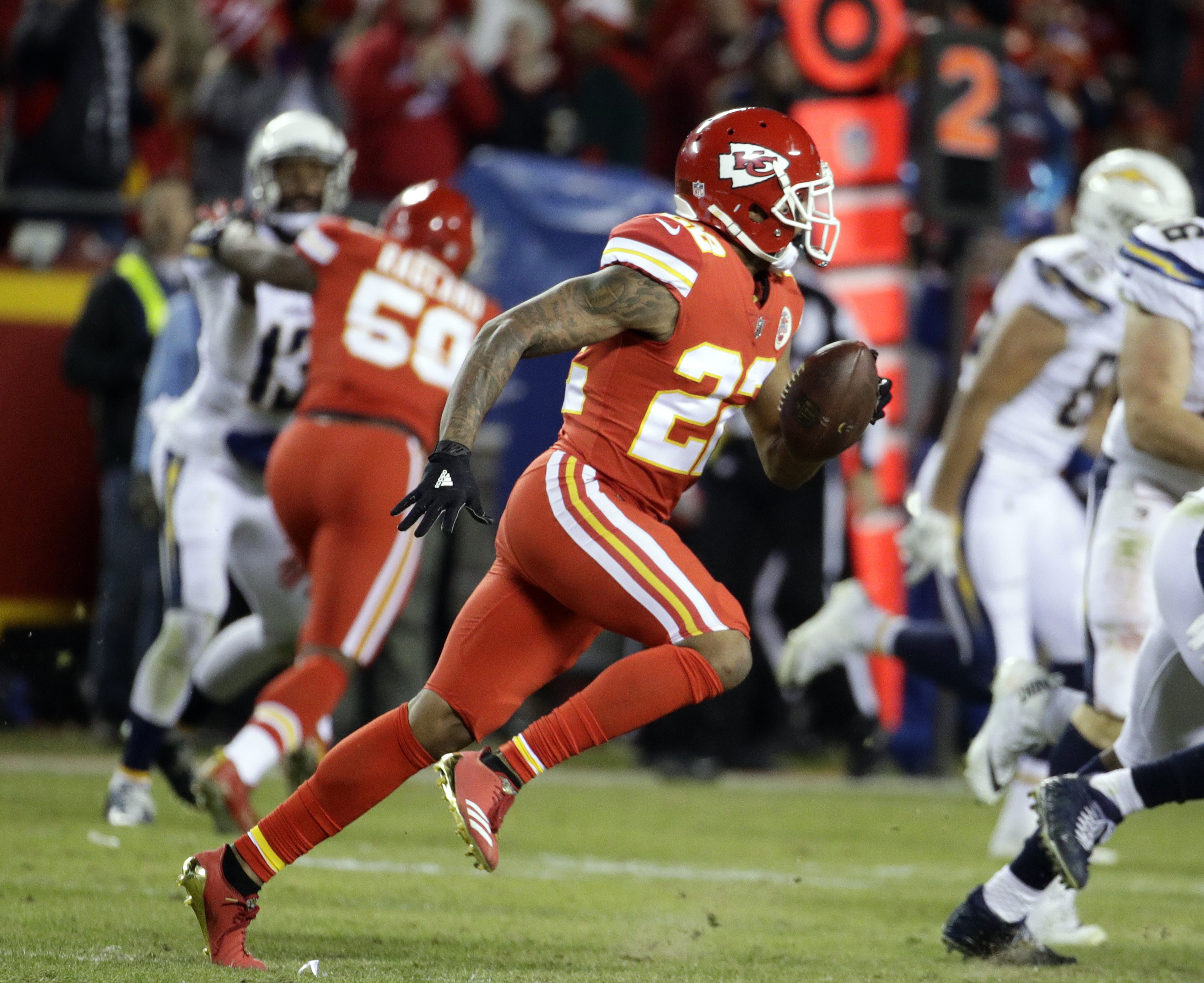 Peters dazzles as Chiefs beat Chargers in AFC West showdown