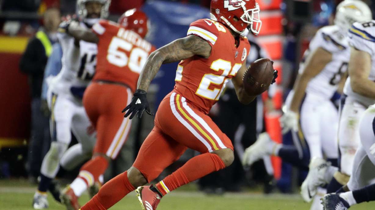 Peters dazzles as Chiefs beat Chargers in AFC West showdown