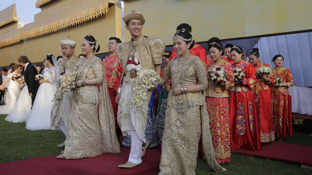 50 Chinese couples marry in Sri Lanka in mass ceremony