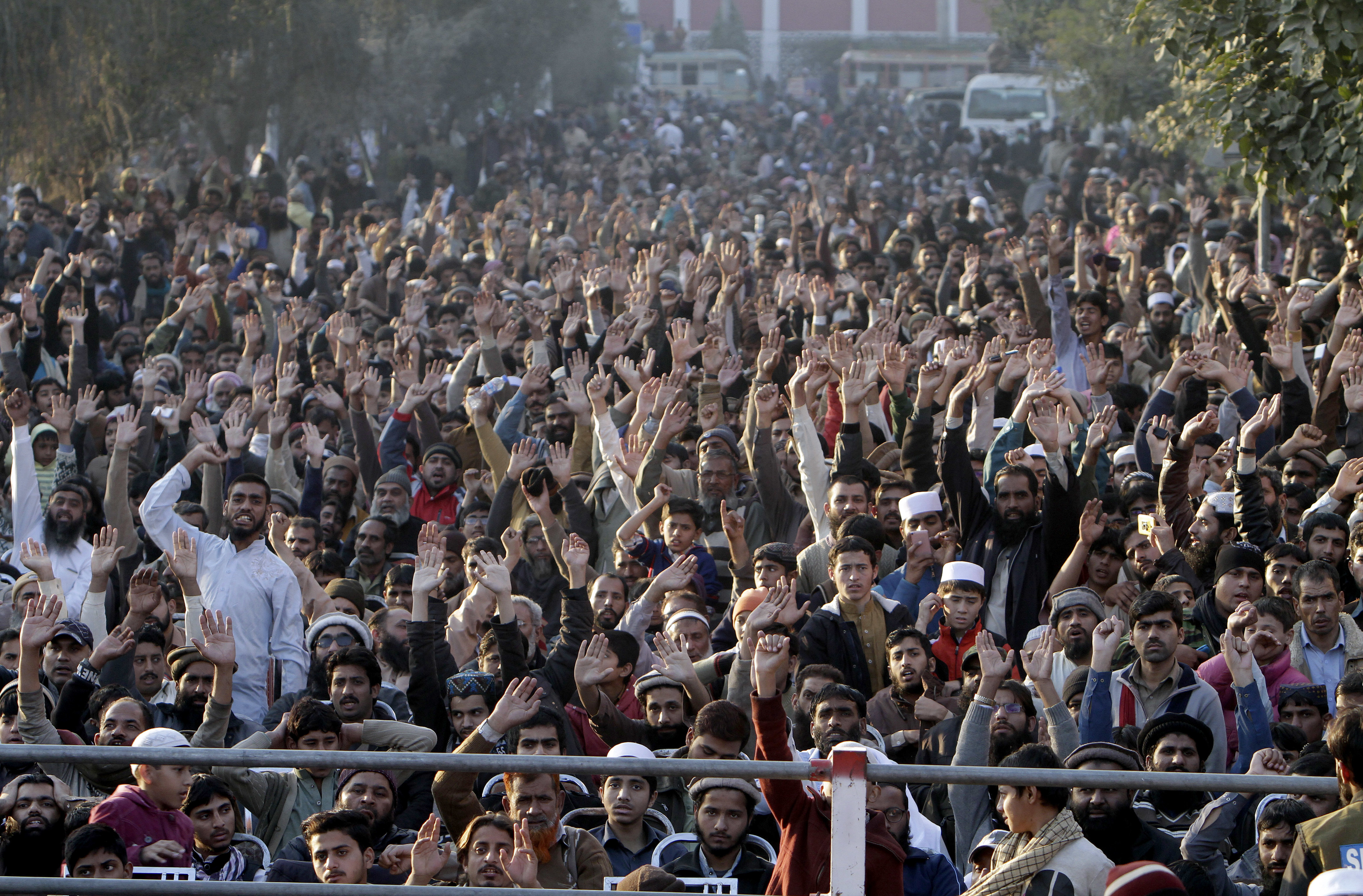 Thousands rally in Pakistan against Trump's Jerusalem move