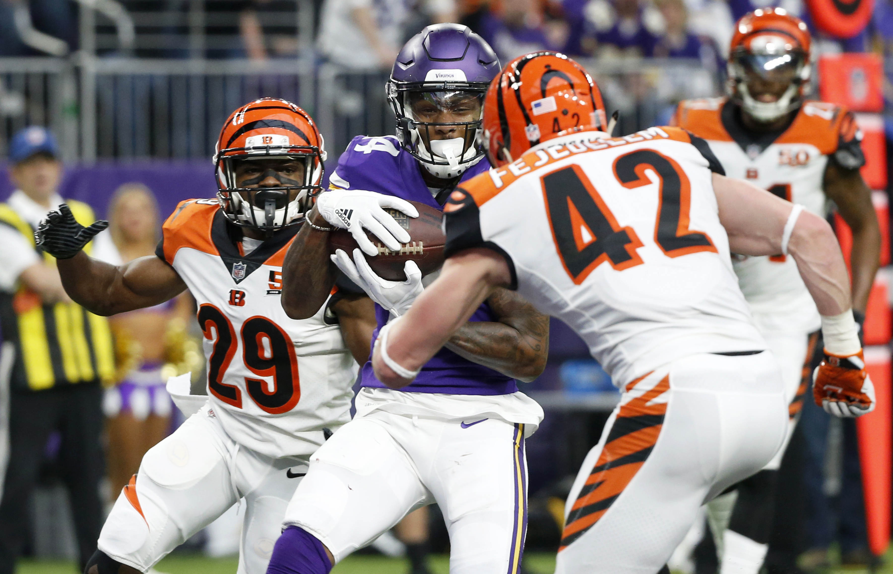 Vikings cruise past Bengals 34-7 to clinch NFC North