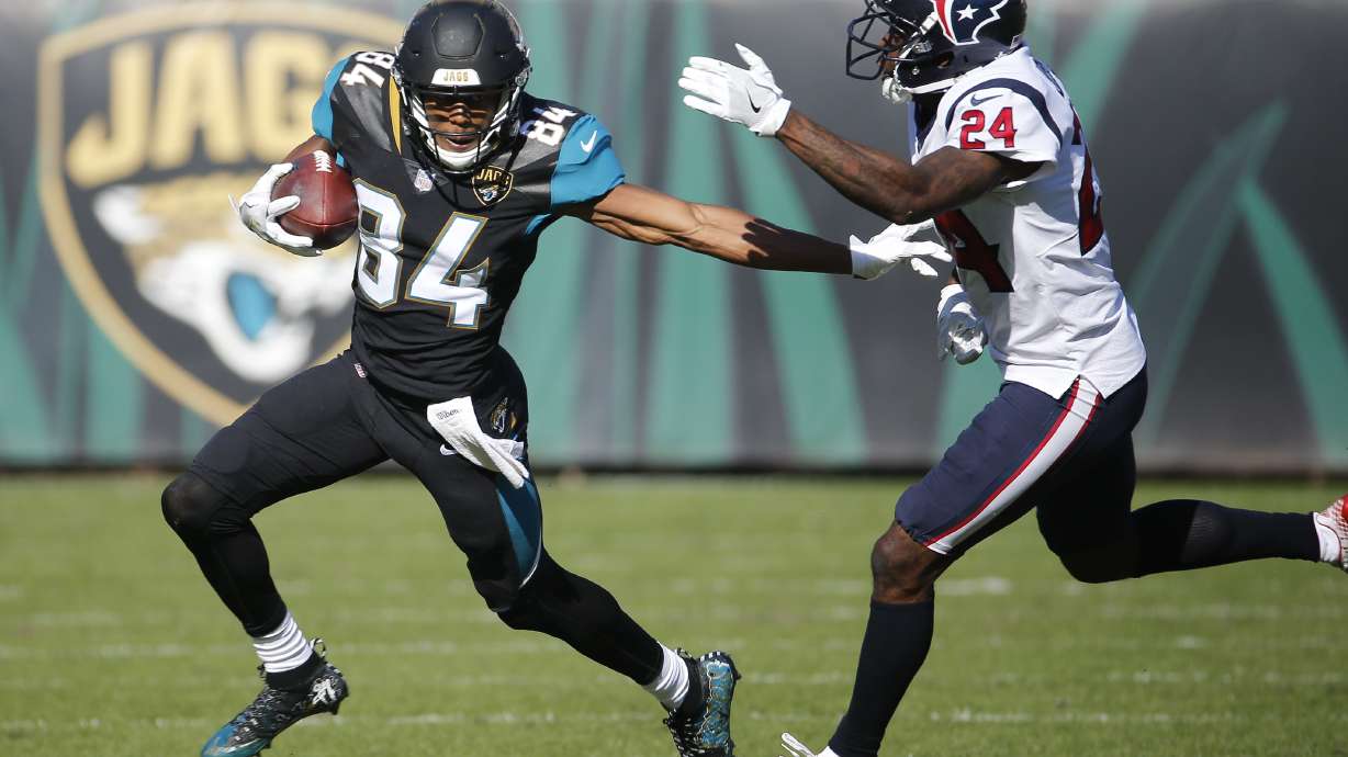 Jaguars thump Texans 45-7 for 1st playoff berth since 2007