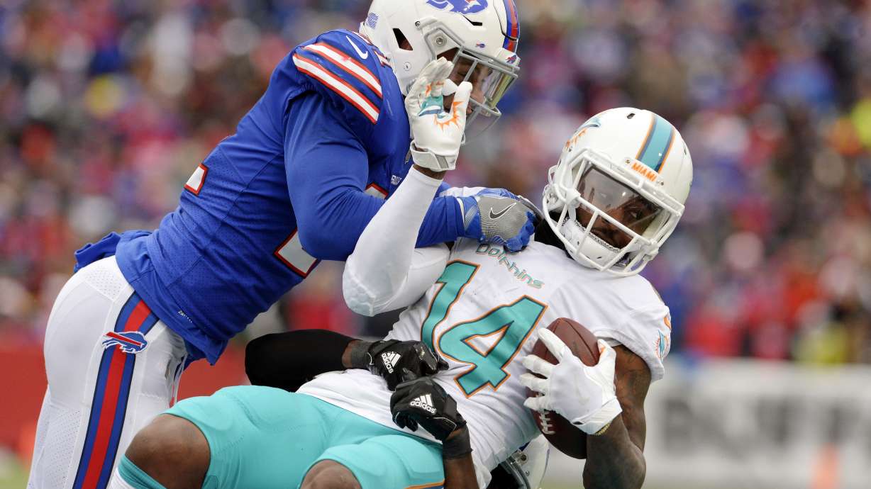 Inconsistencies catch up to Dolphins in loss to Bills