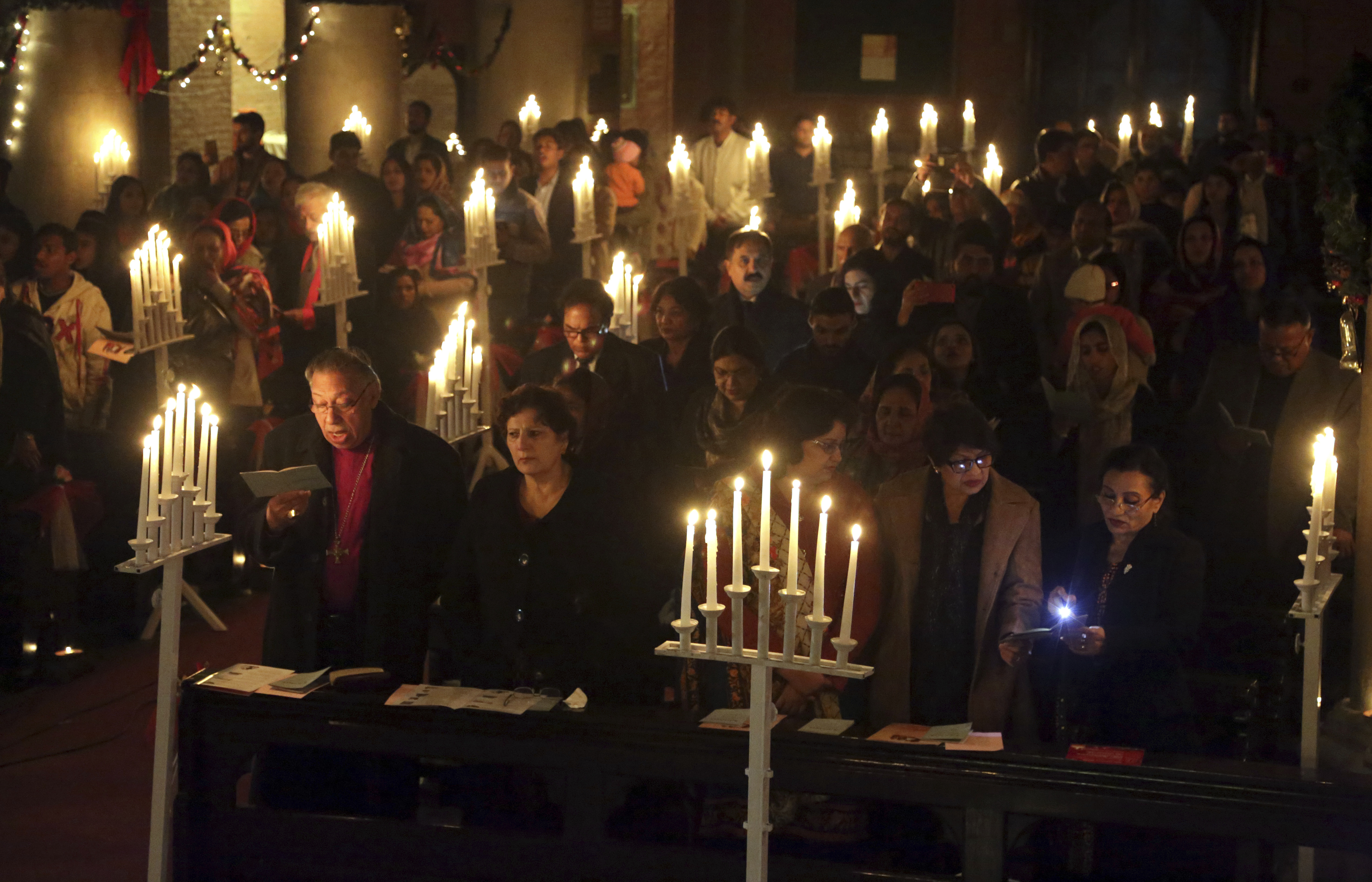 Pakistan steps up security after IS kills 9 in church attack