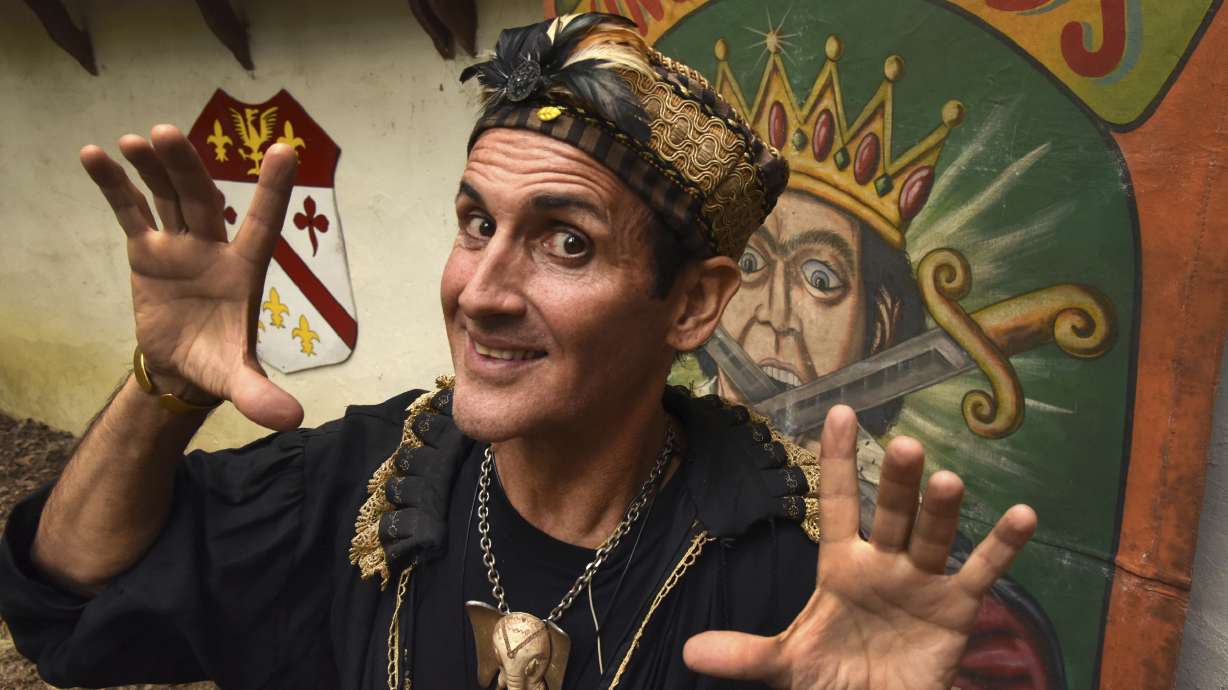 Sword-swallower who once ran museum called Freakatorium dies