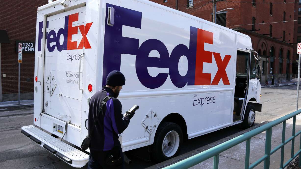 FedEx says record number of holiday deliveries are on track