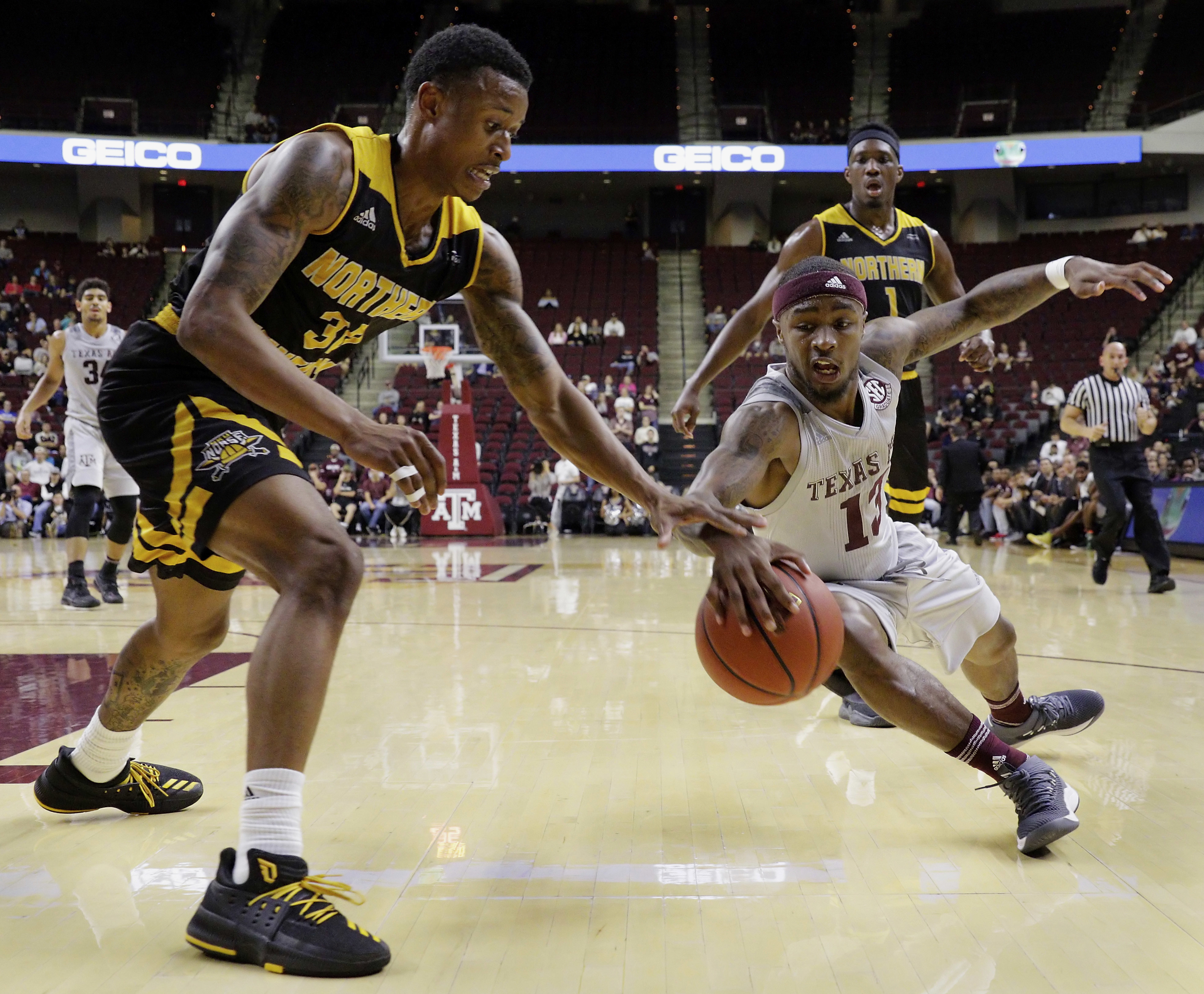 No. 8 Texas A&M barely beats Northern Kentucky 64-58