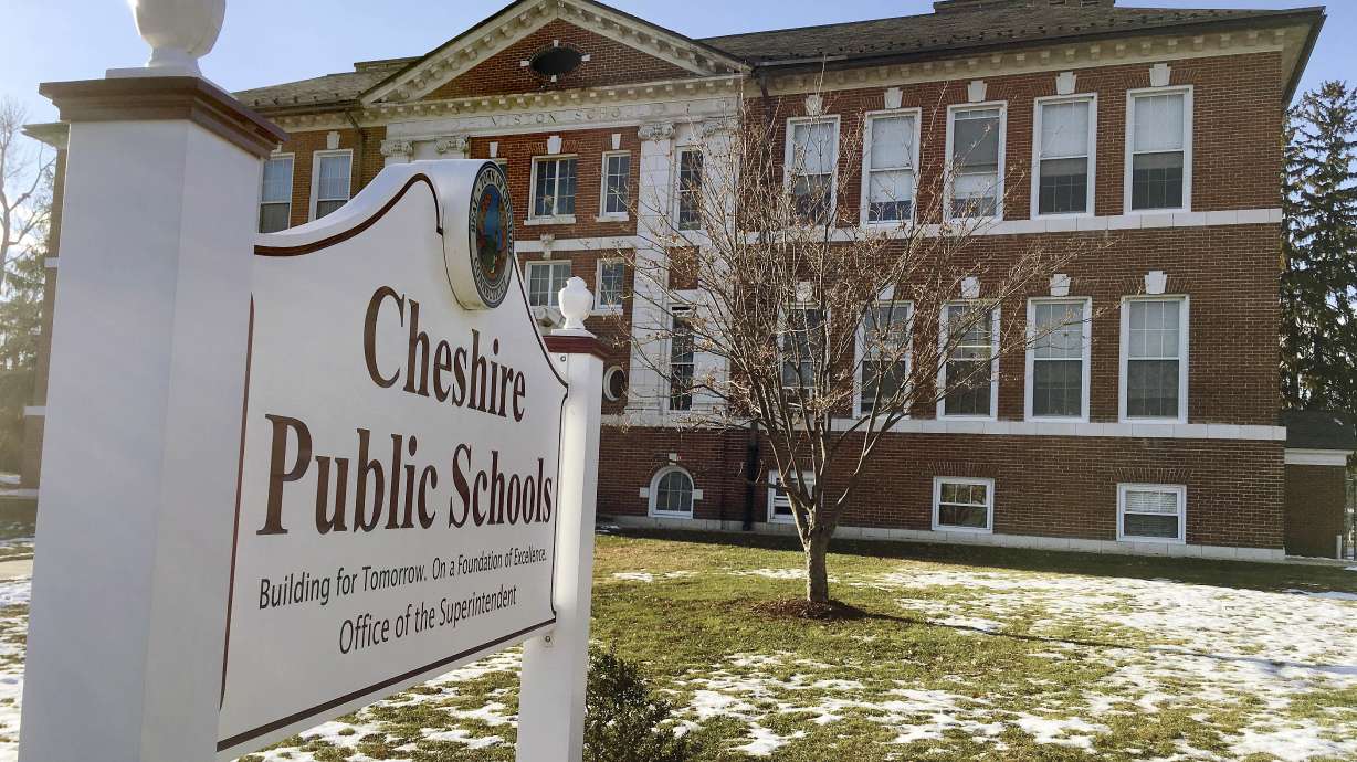 School ditches online learning program after parents revolt