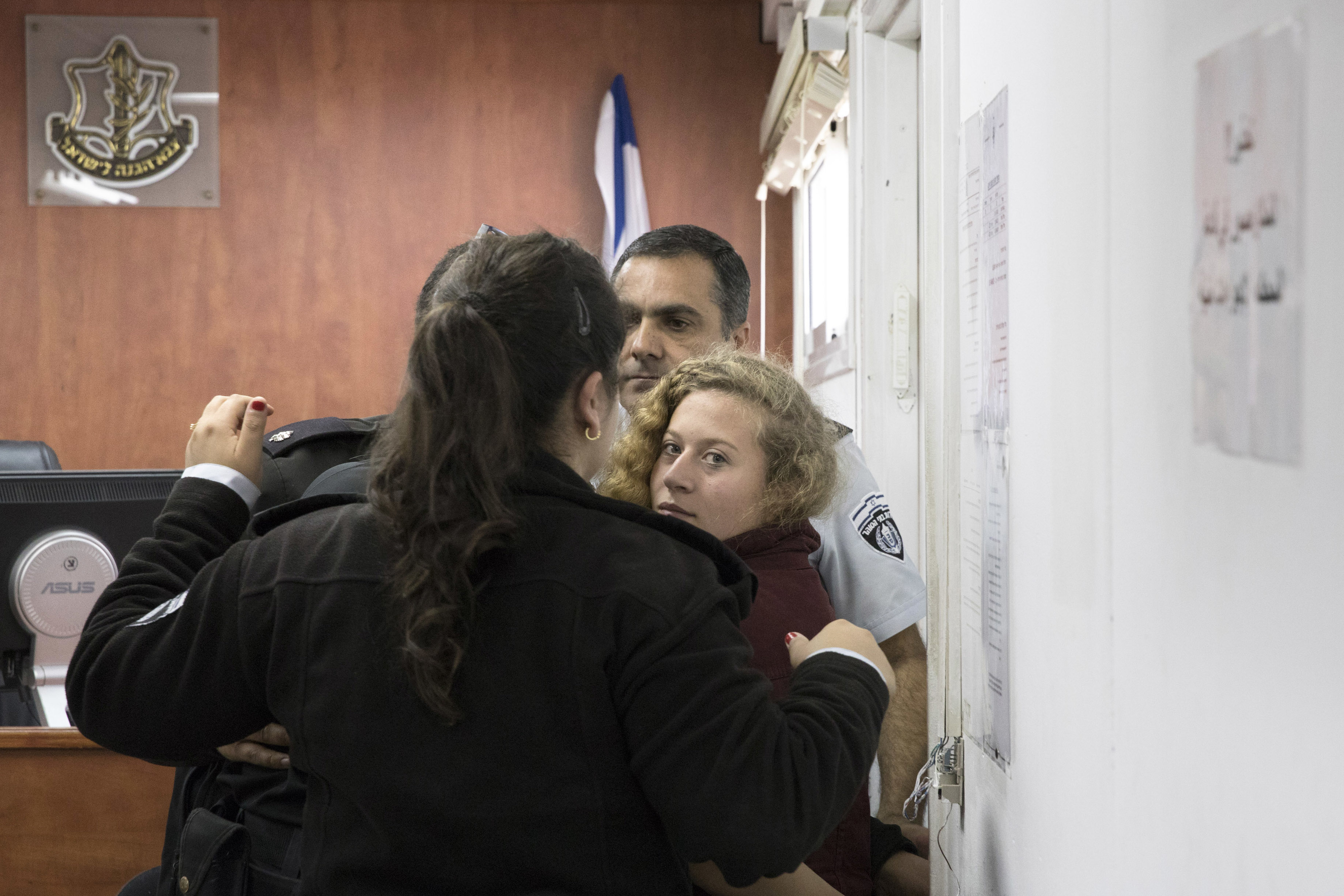 Palestinian girl praised as hero after confronting soldiers