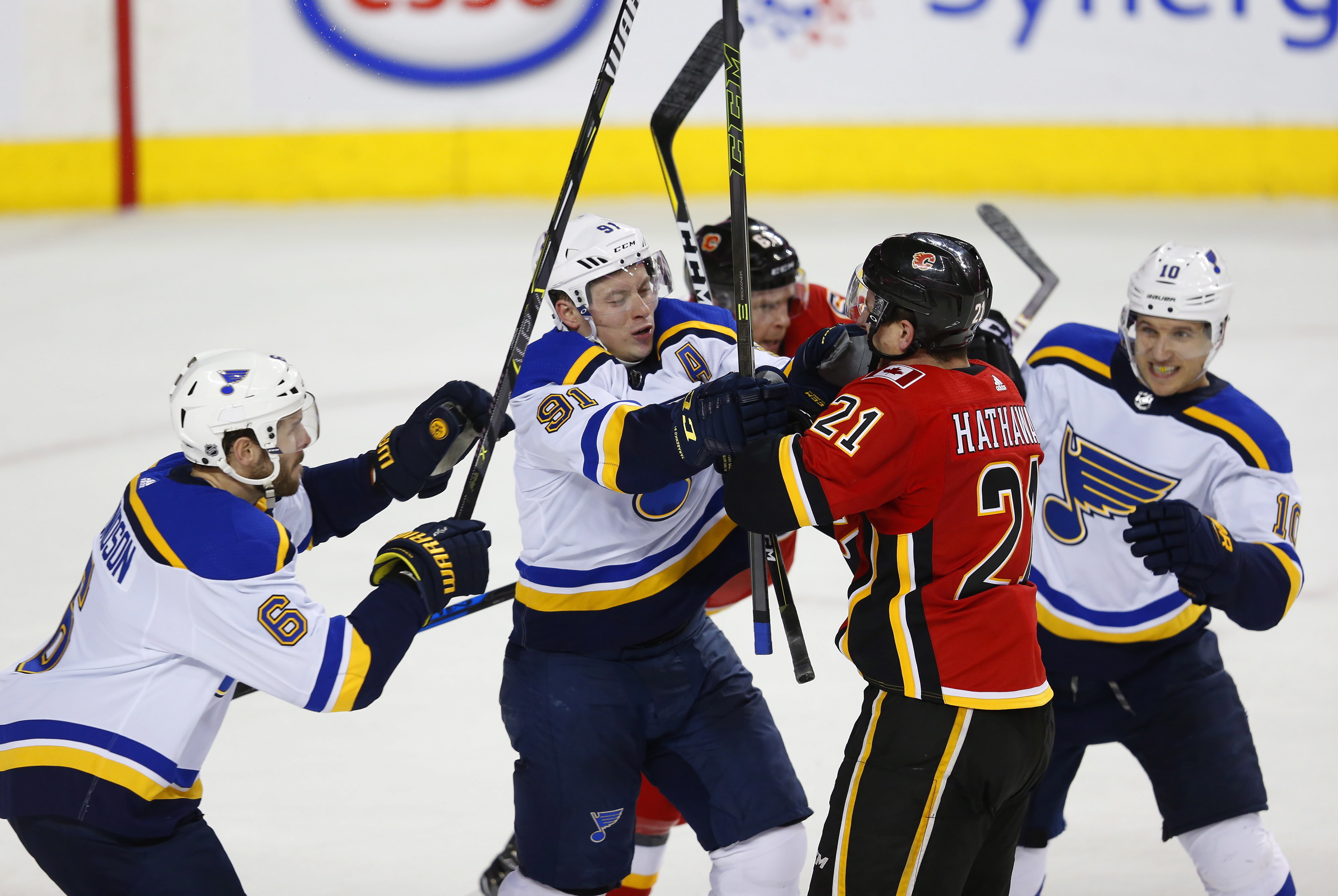 Dougie Hamilton breaks tie in 3rd, Flames beat Blues 2-1