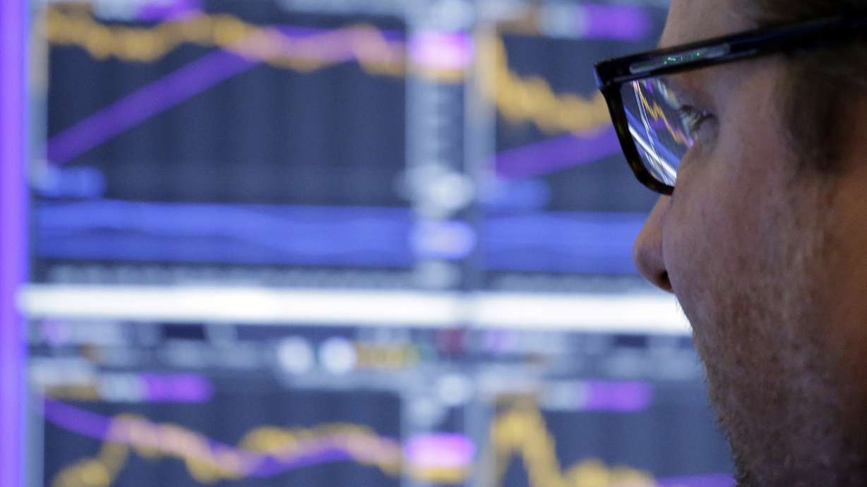 A recession warning signal is flashing; investors carry on