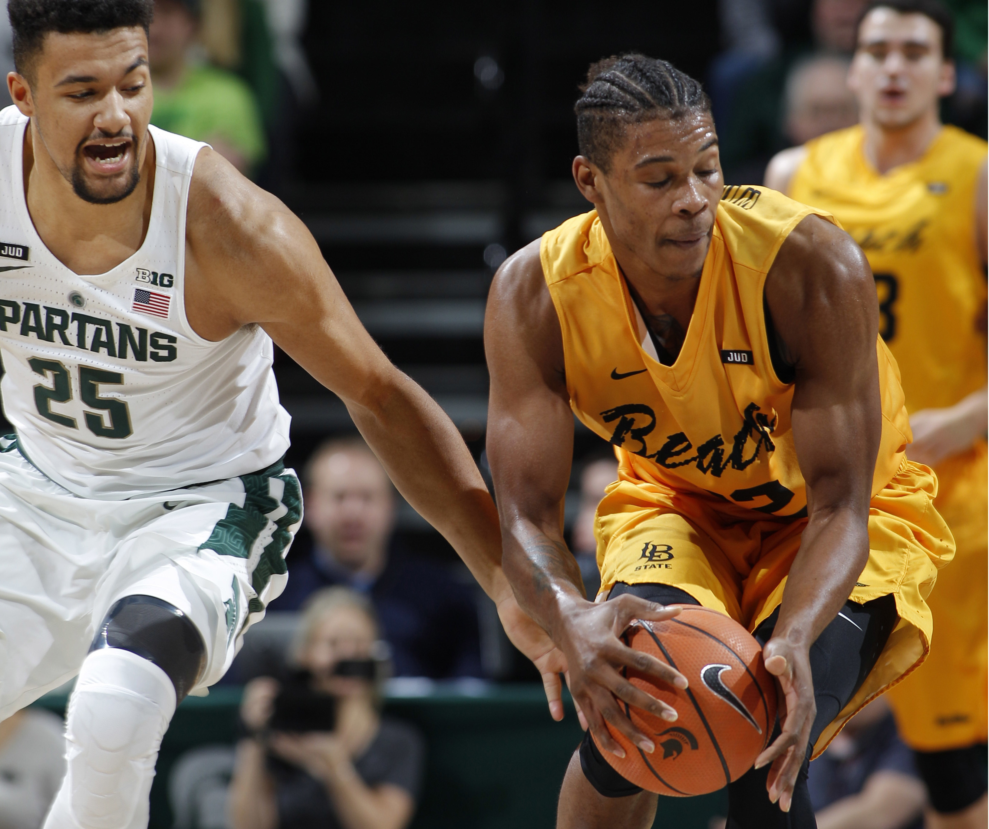 No. 2 Michigan St wins 11th straight, tops Long Beach 102-60