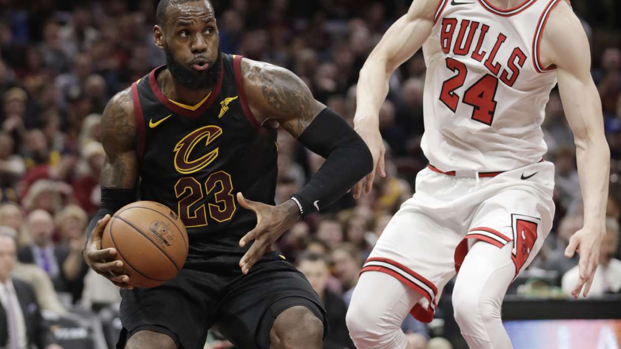 Thomas dresses, Cavs down Bulls for 12th straight home win