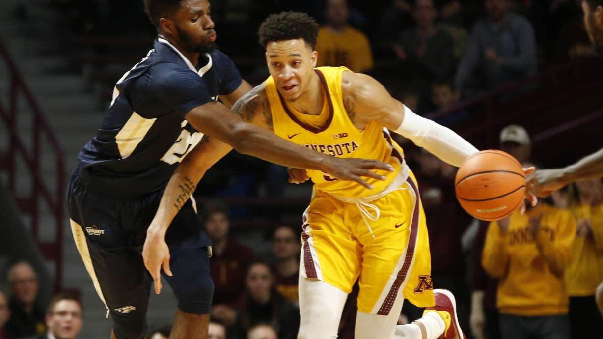 Murphy has double-double; Minnesota beats Oral Roberts 77-63