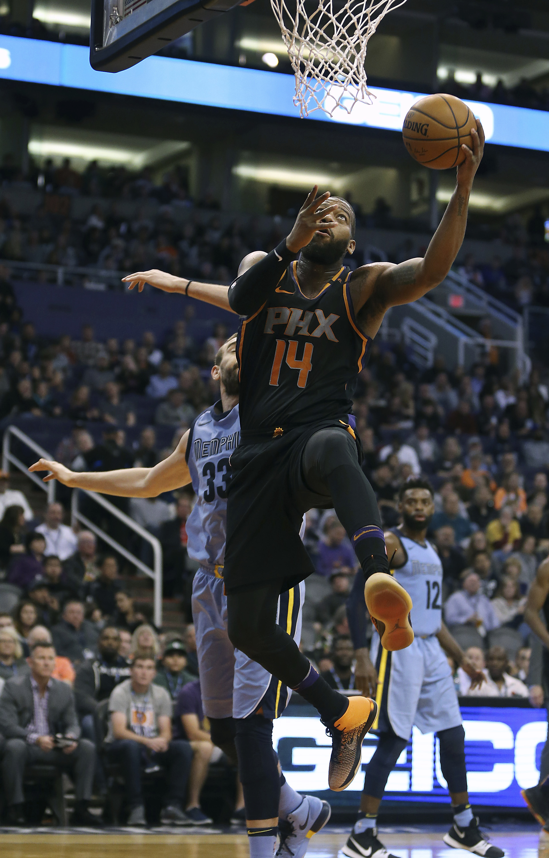 Troy Daniels hits late 3, Suns hold off Grizzlies 97-95