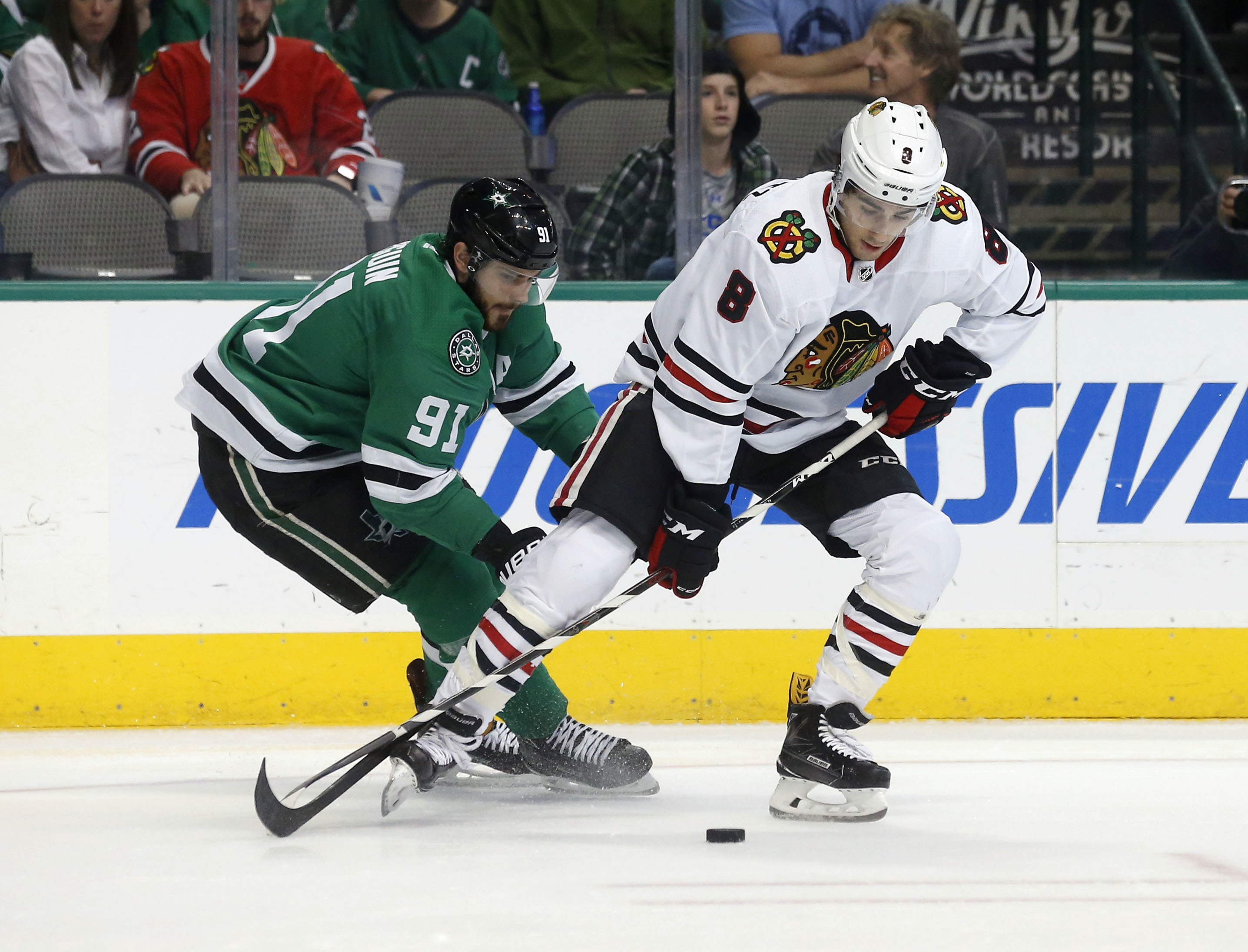 Seguin scores 2, Stars blank Blackhawks 4-0 behind Bishop
