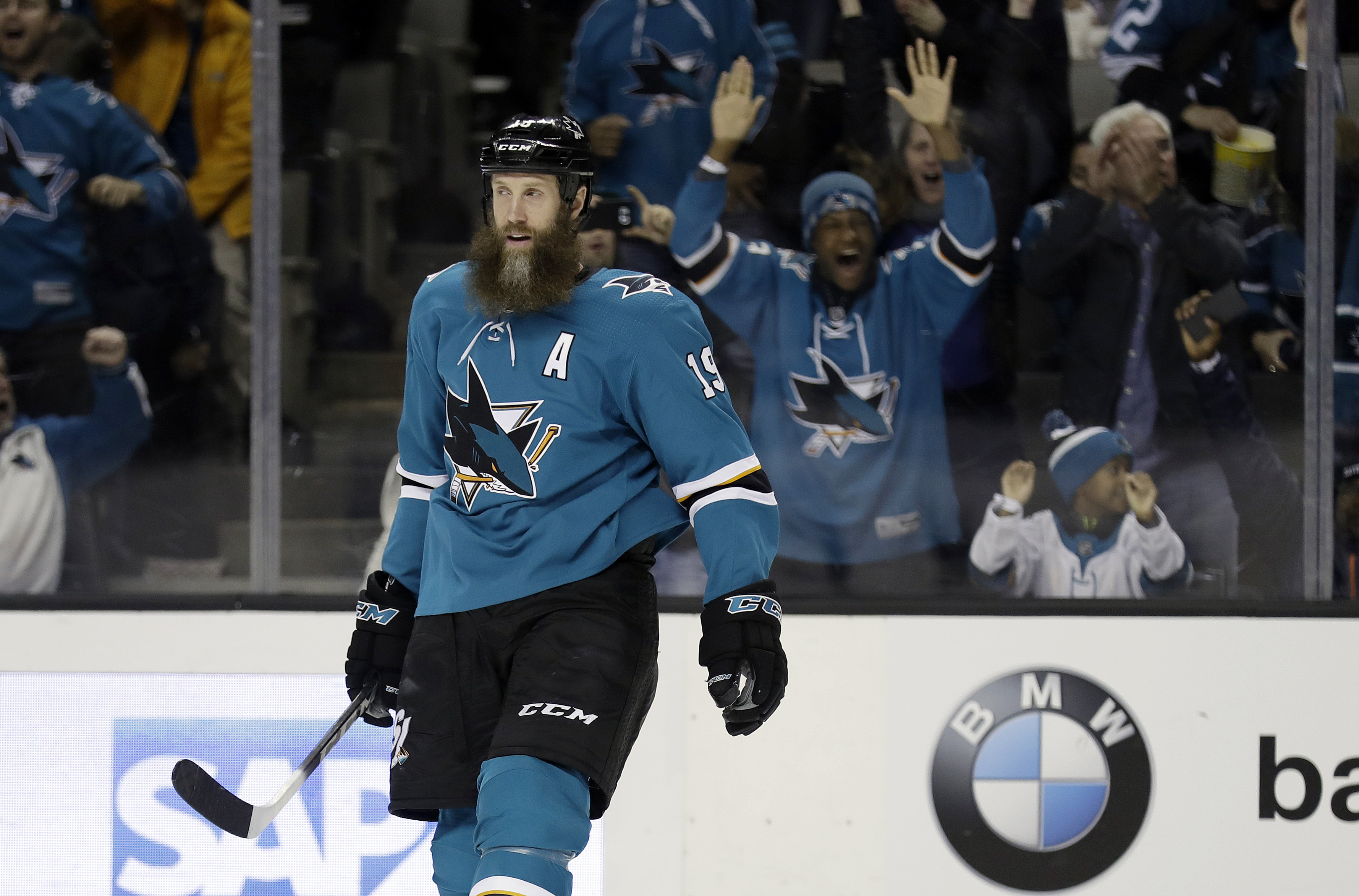 Labanc's goal in OT gives Sharks 5-4 win over Canucks