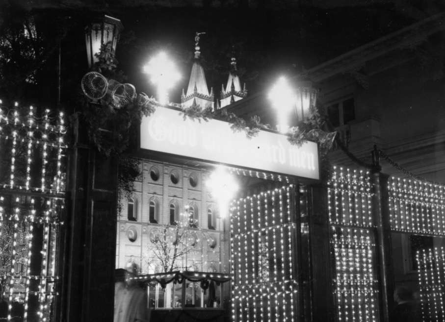 A photo of the lights at Temple Square taken on Dec. 9, 1965. (Photo: Utah State History)