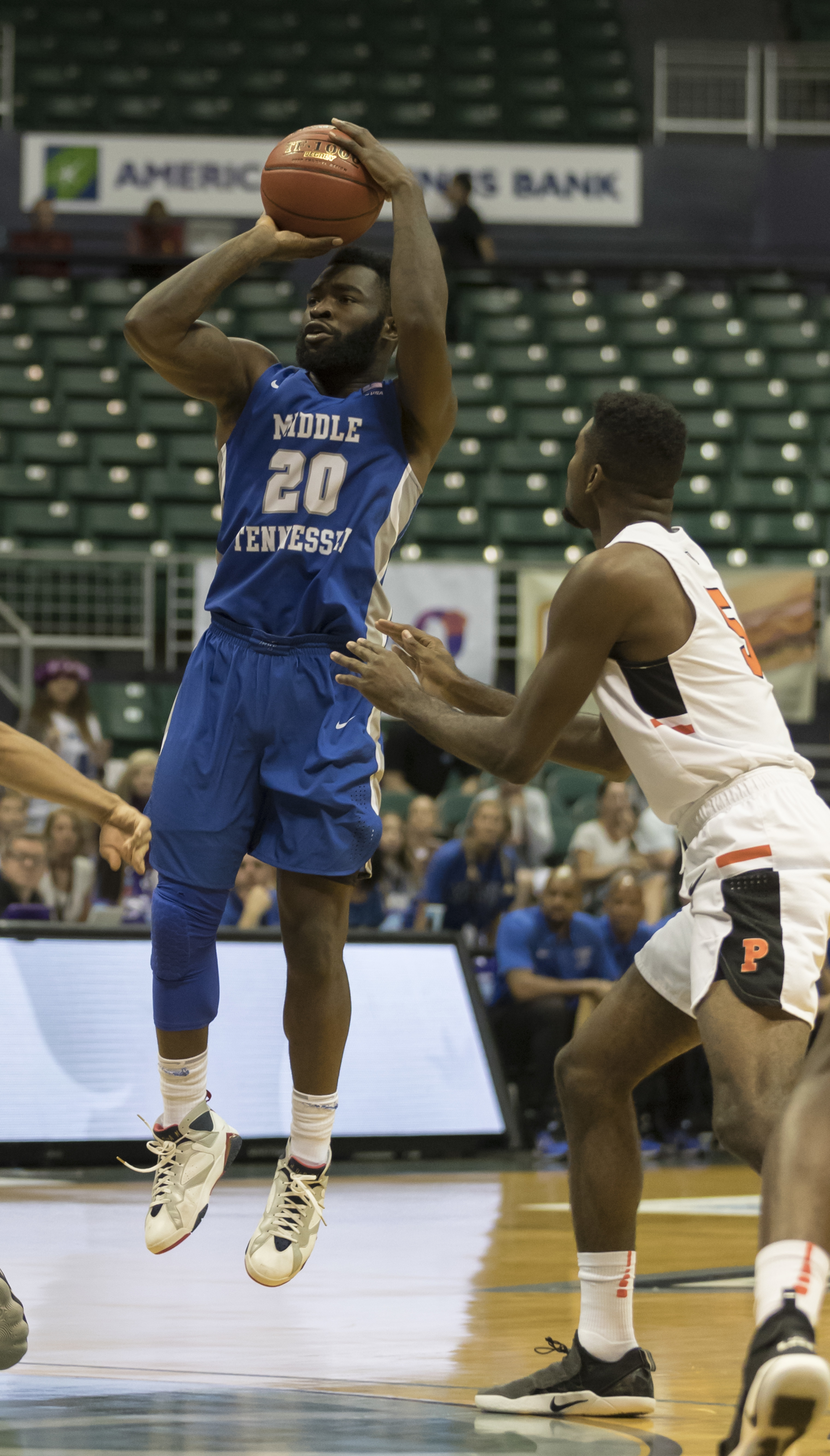 Pott's long 2 gives Middle Tennessee 69-67 win in Hawaii