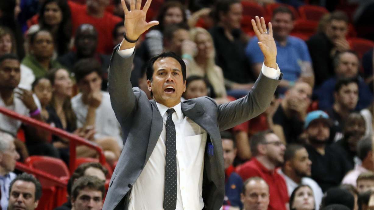 Ellington ties career best with 28, Heat top Mavs 113-101