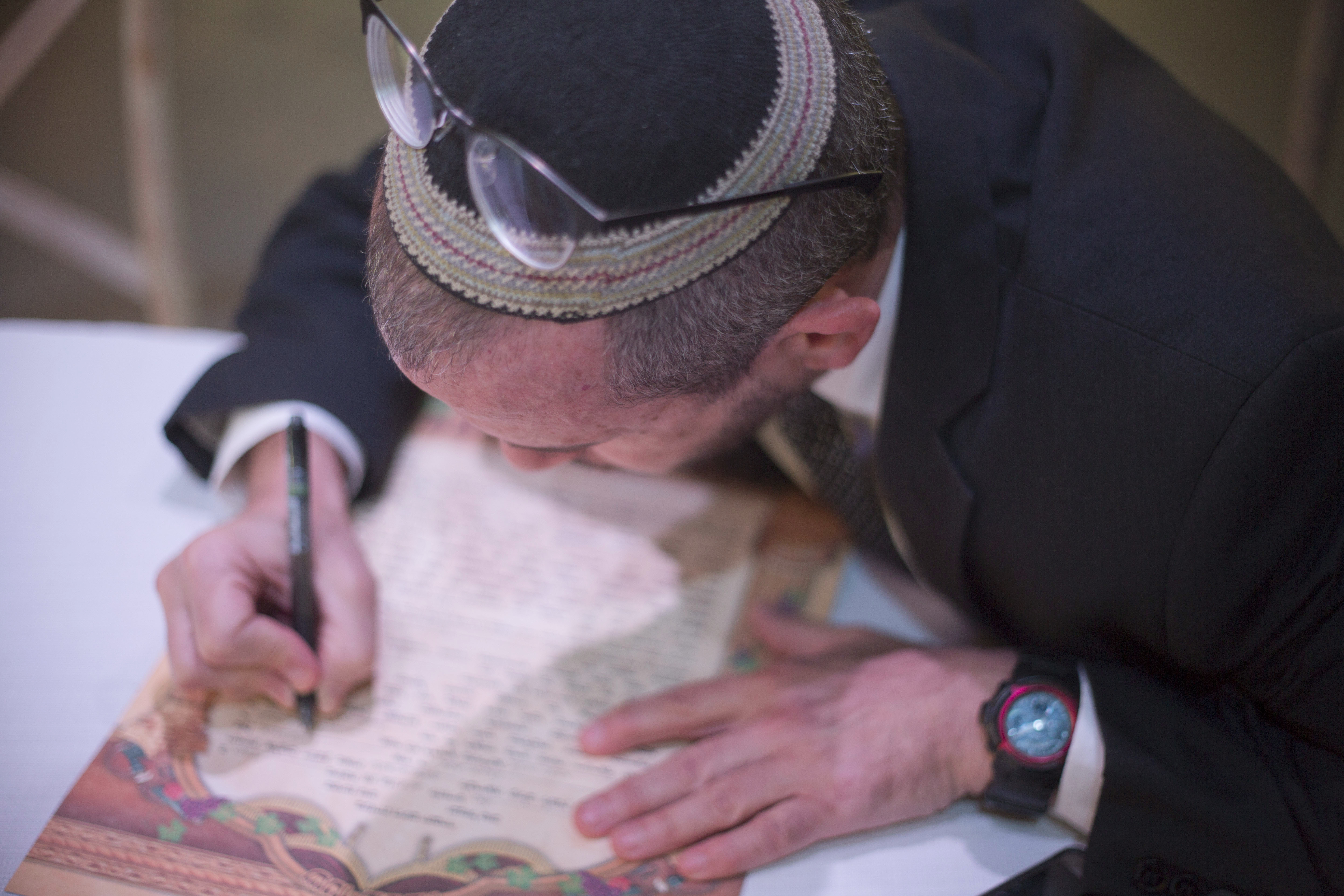 With few options, Israeli couples turn to rogue weddings