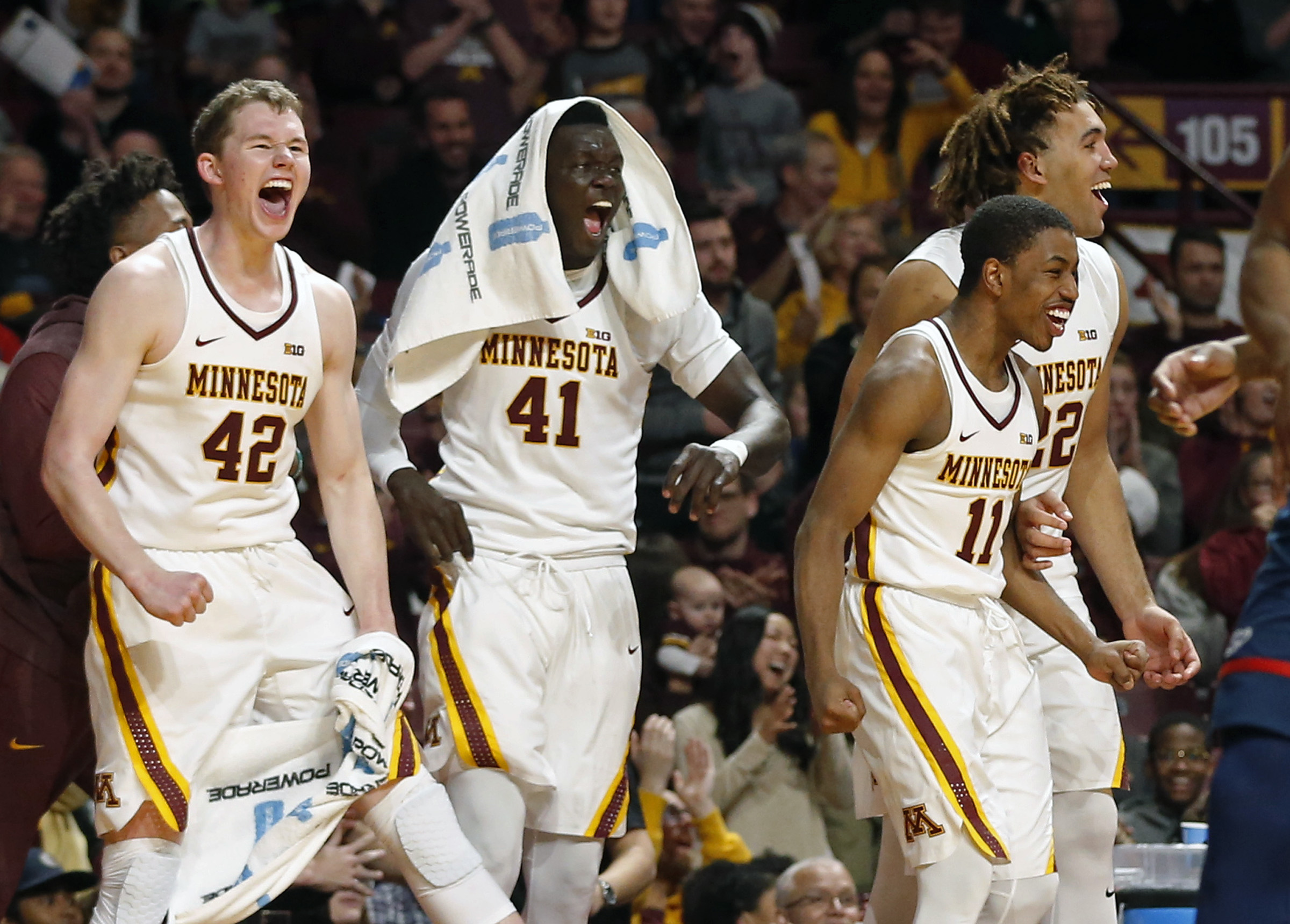 Minnesota beats FAU despite injury Mason