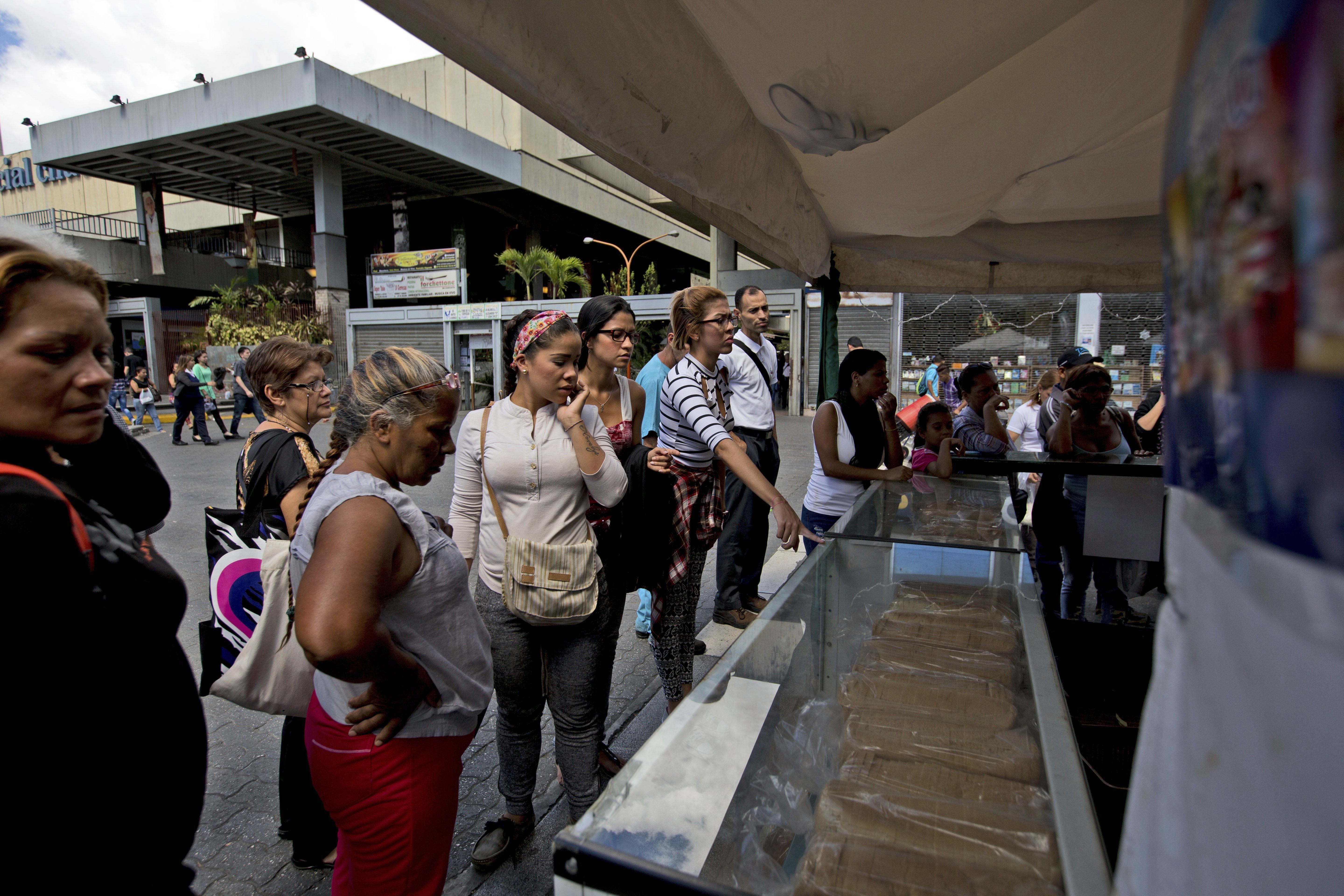 Dimming Christmas lights reflect Venezuela's grim crisis