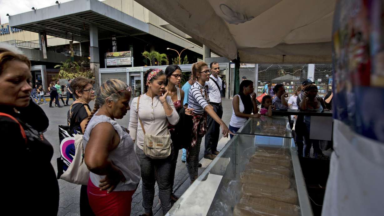 Dimming Christmas lights reflect Venezuela's grim crisis