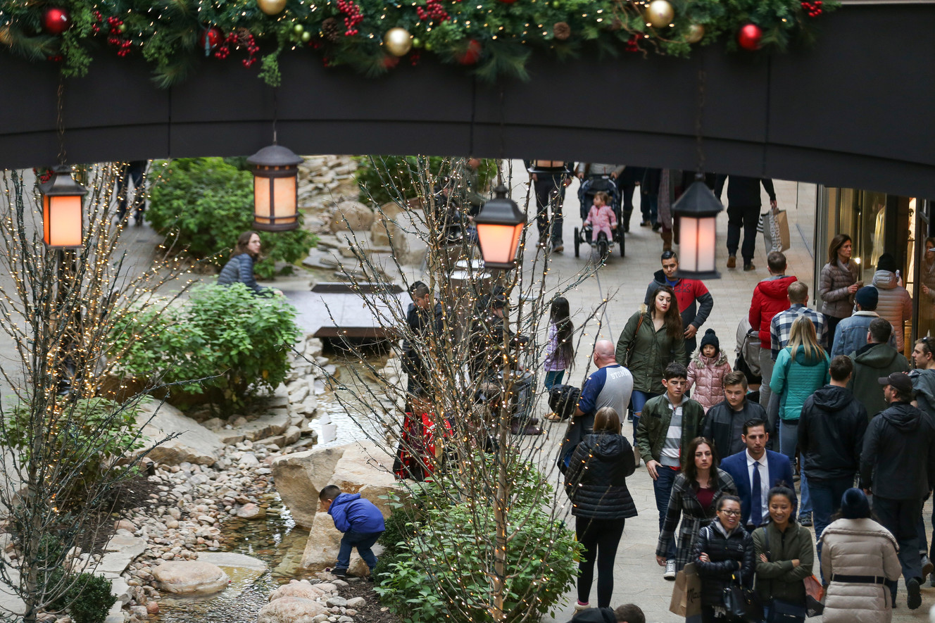 People do some last-minute Christmas shopping at City Creek Center in Salt Lake City on Saturday, Dec. 23, 2017. (Photo: Spenser Heaps, Deseret News)