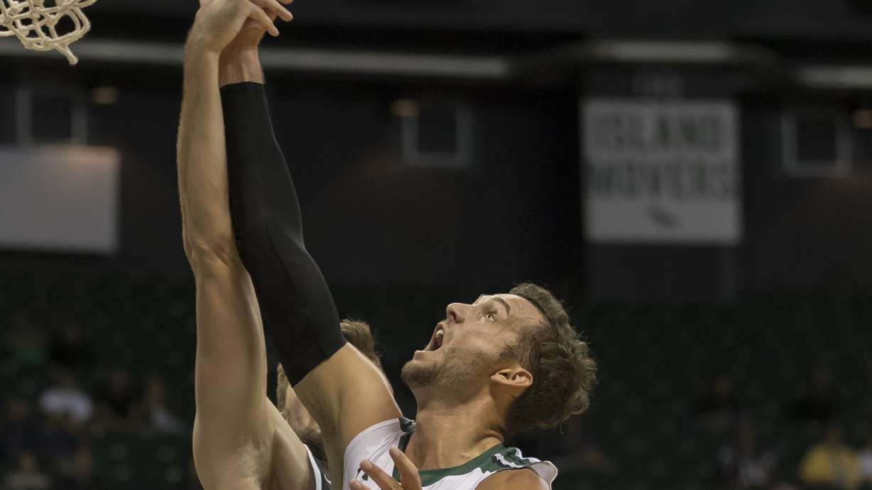 Drammeh, Johnson help Hawaii beat Davidson 79-71