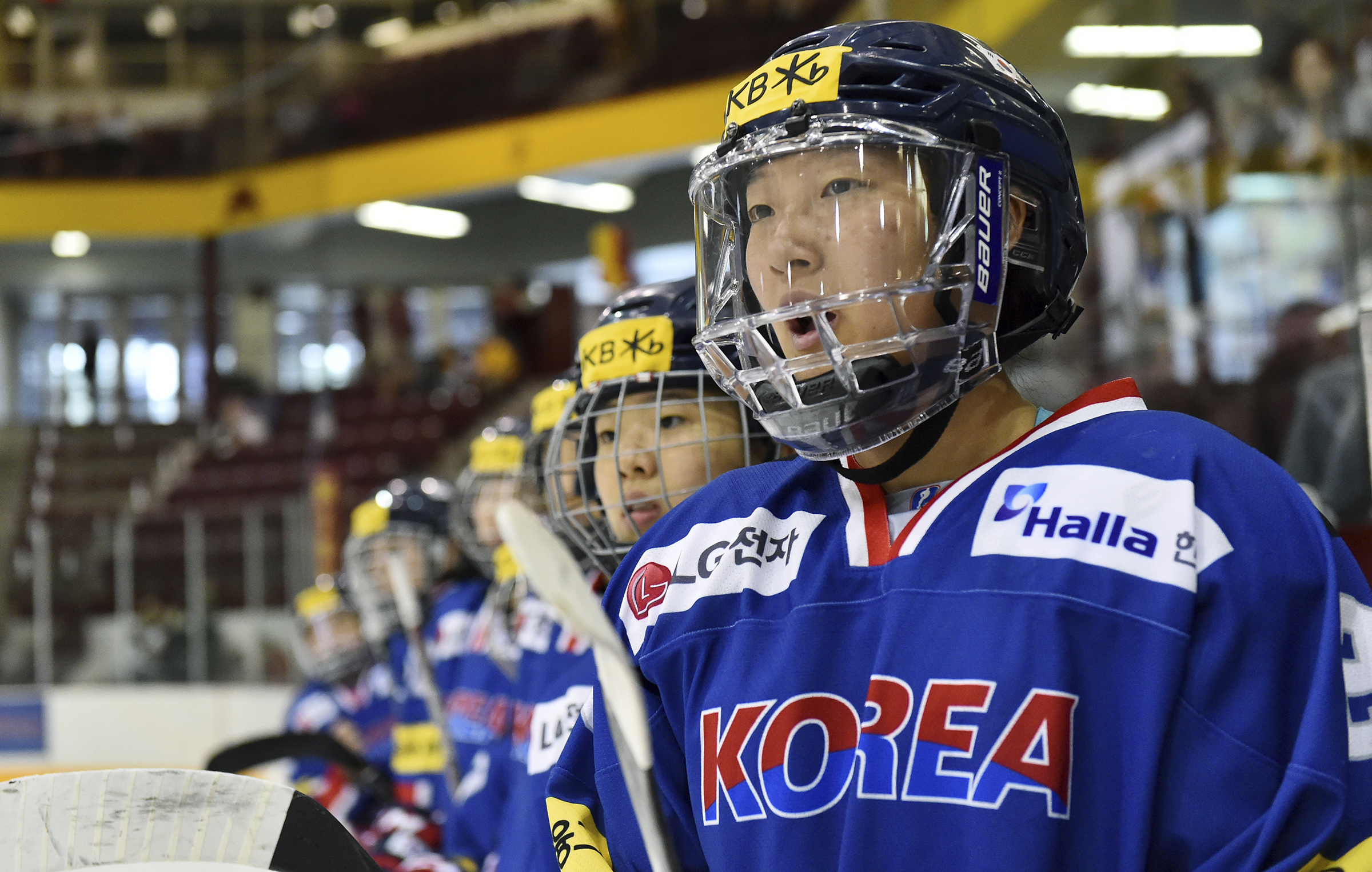 2 Olympic hockey sisters playing for different nations