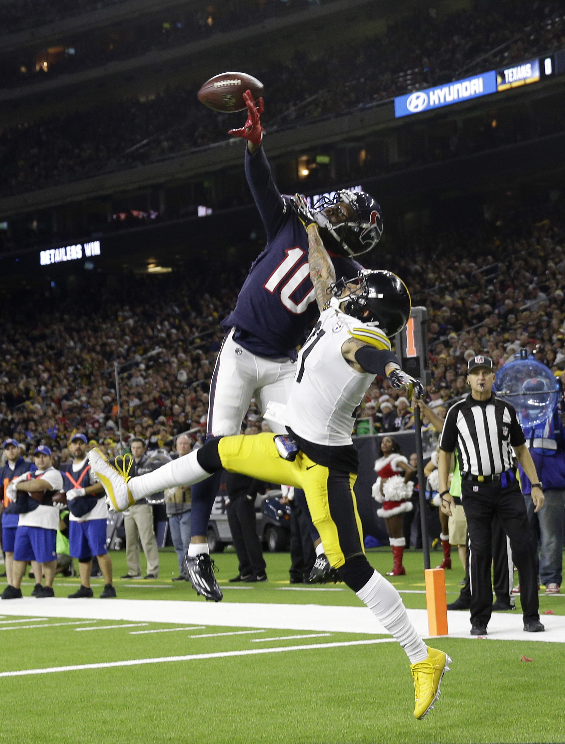 Steelers clinch first-round bye with 34-6 win over Texans