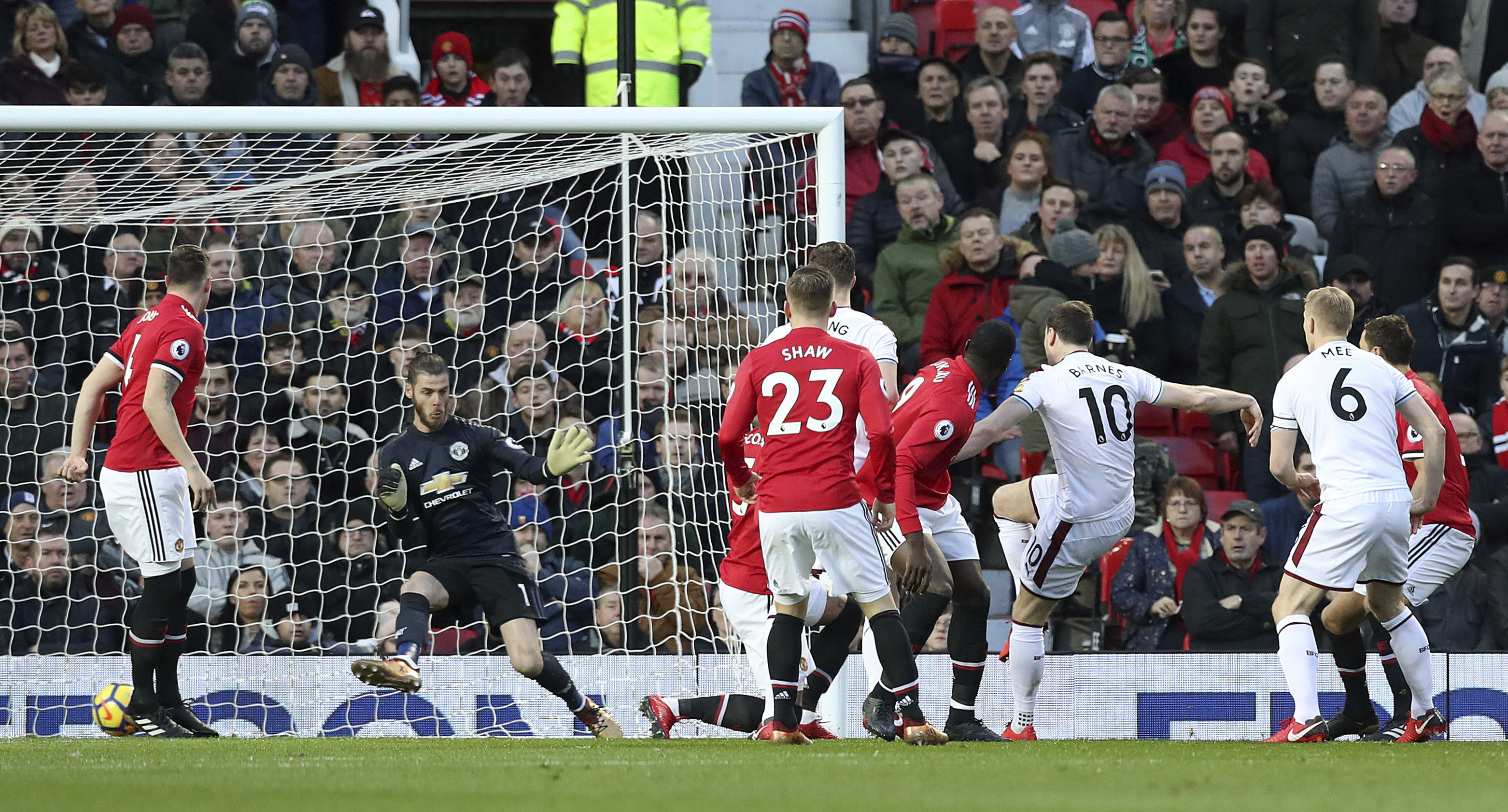 Lingard salvages 2-2 draw for Man United against Burnley
