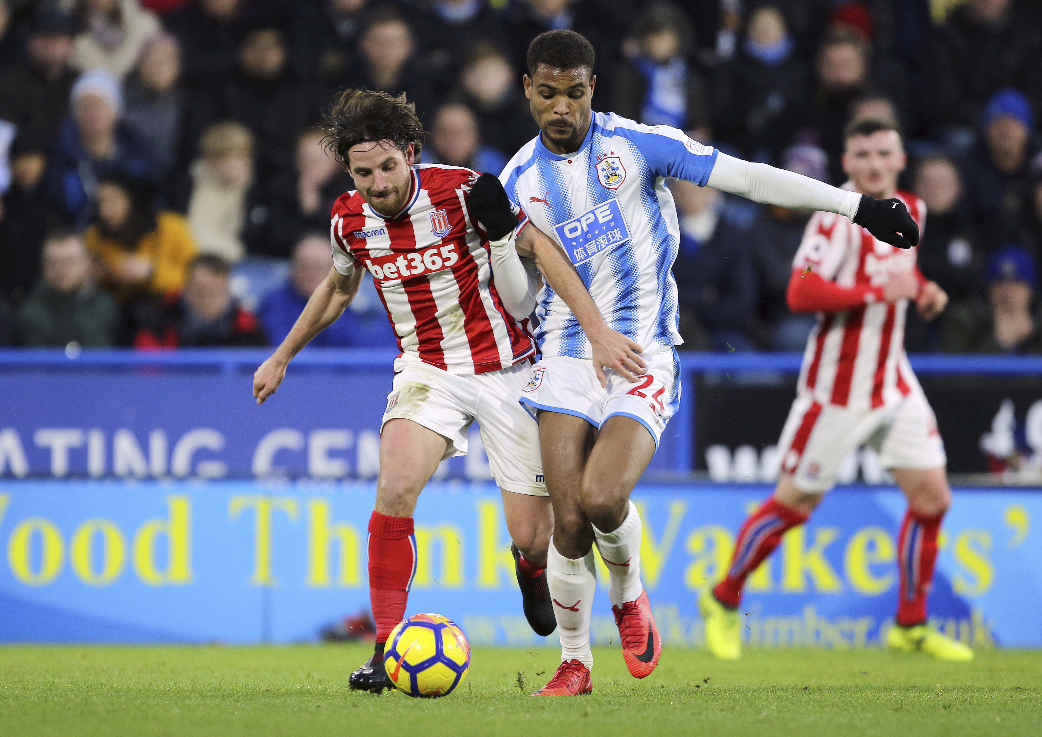 Huddersfield and Stoke draw 1-1 in EPL